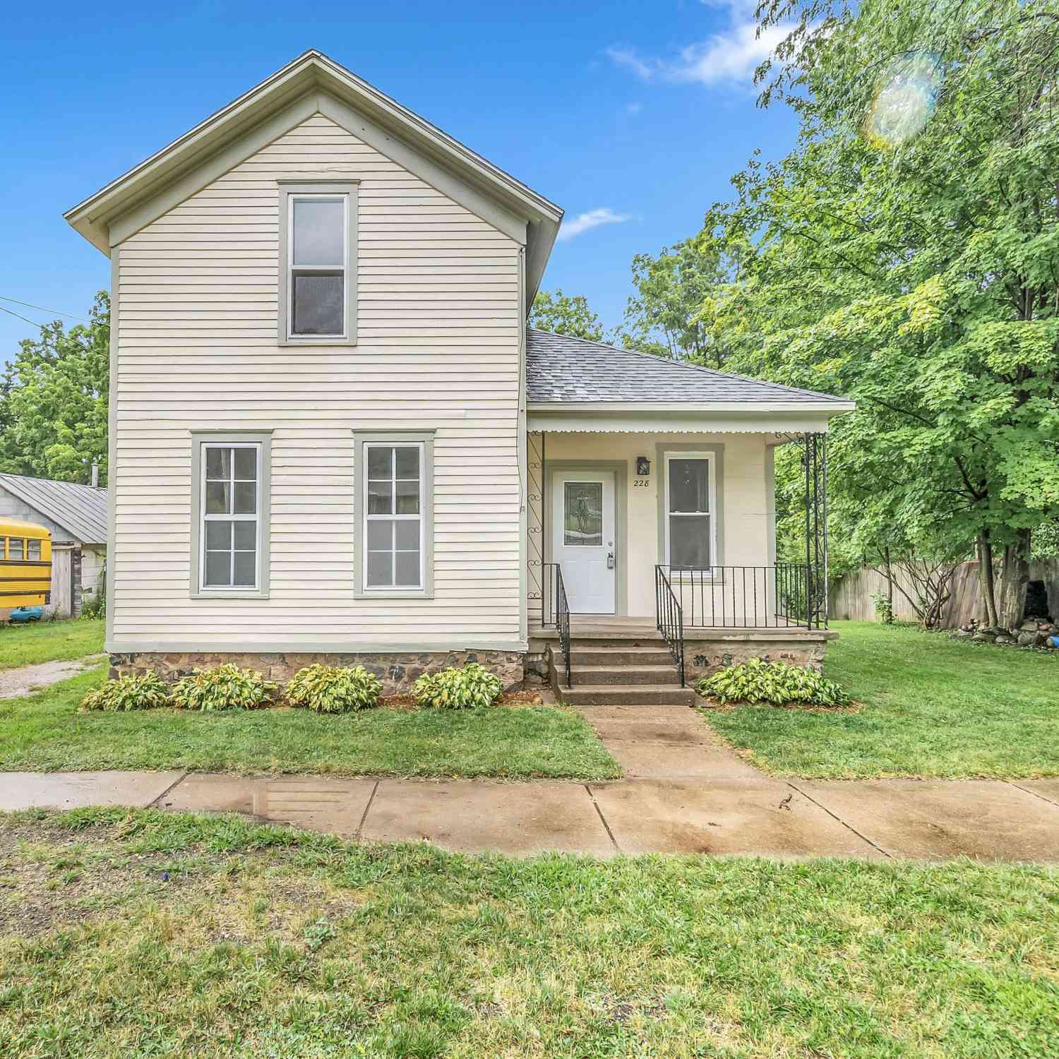 Homes For Sale - 228 W Center Street<br/> Jackson County, Concord, MI 49237