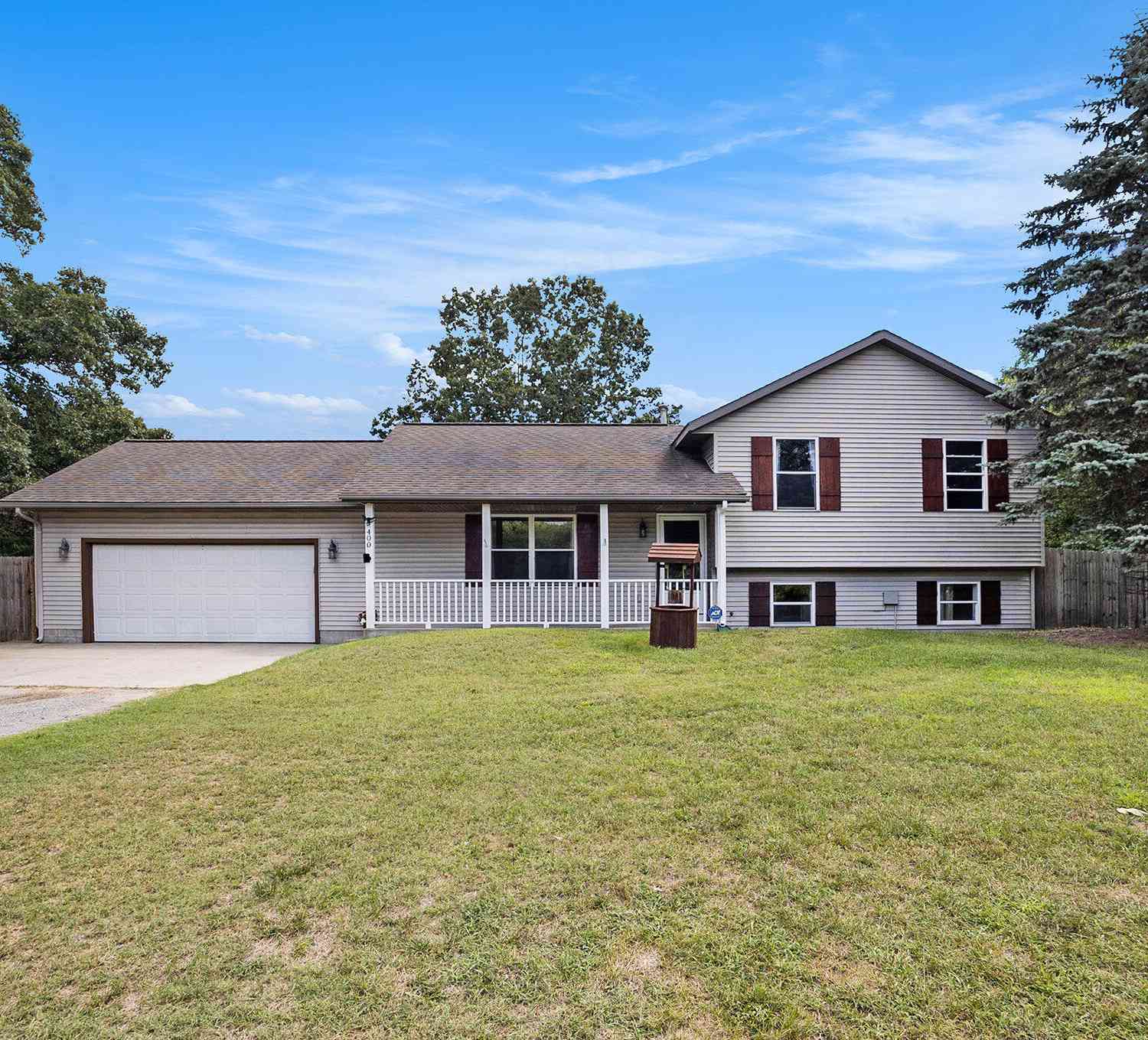 Homes For Sale - 400 S Mill Iron Road<br/> Muskegon, MI 49442