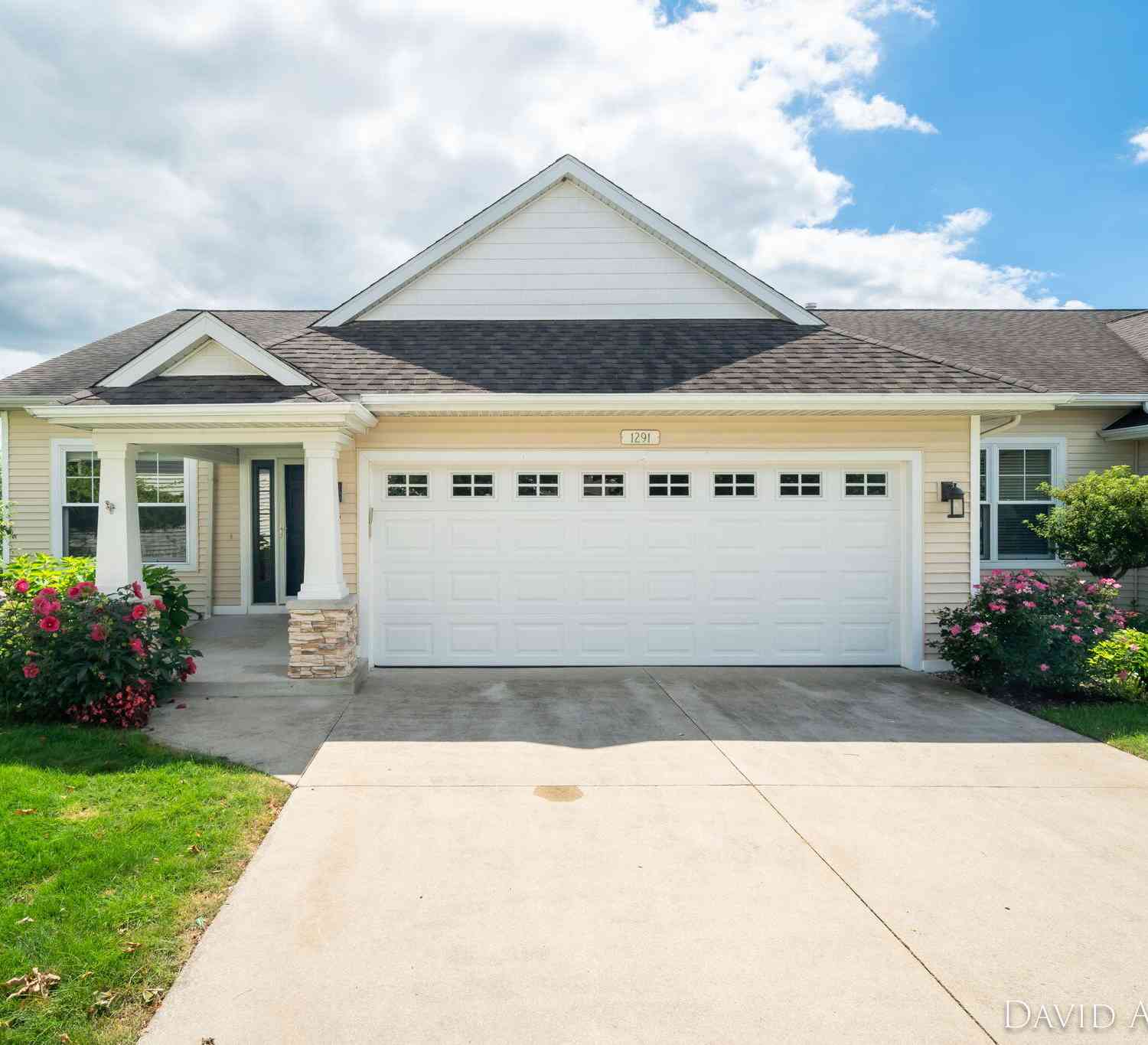 Condo For Sale - 1291 Prestwick Drive<br/> Holland, MI 49423