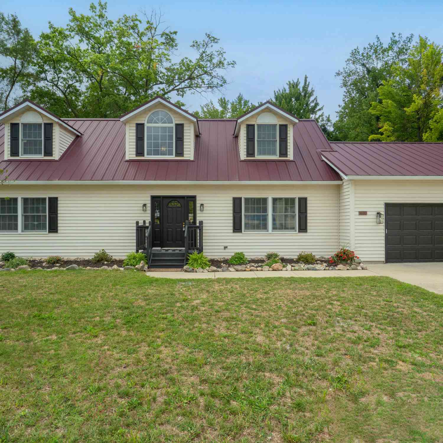 Homes For Sale - 1620 E Osterhout Avenue<br/> Portage, MI 49002