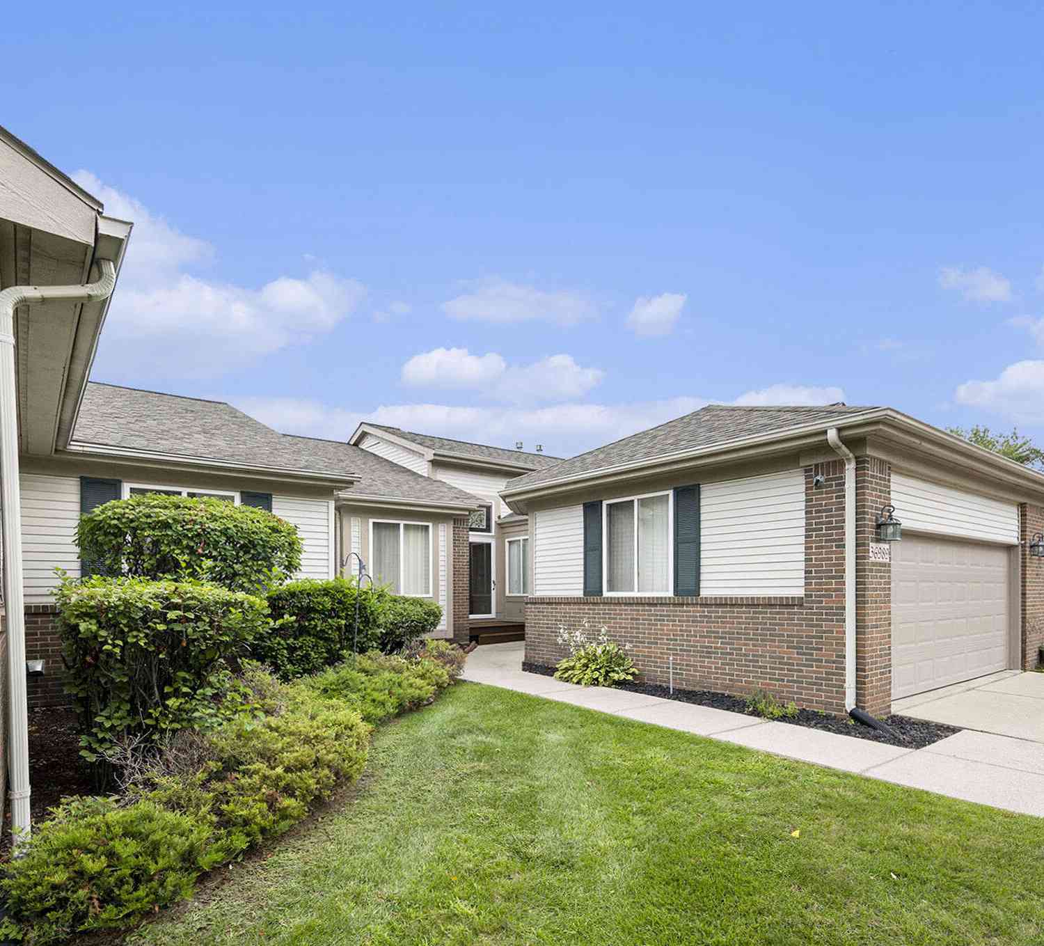 Condo For Sale - 36989 Condor Court<br/> Westland, MI 48185