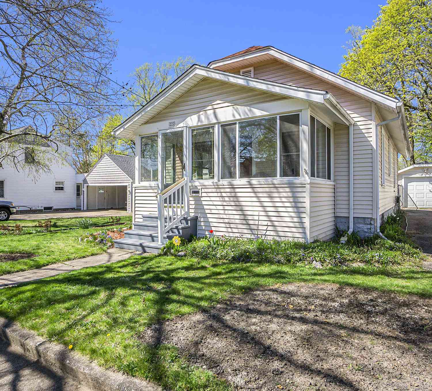 Homes For Sale - 222 Garland Street<br/> Kalamazoo, MI 49001