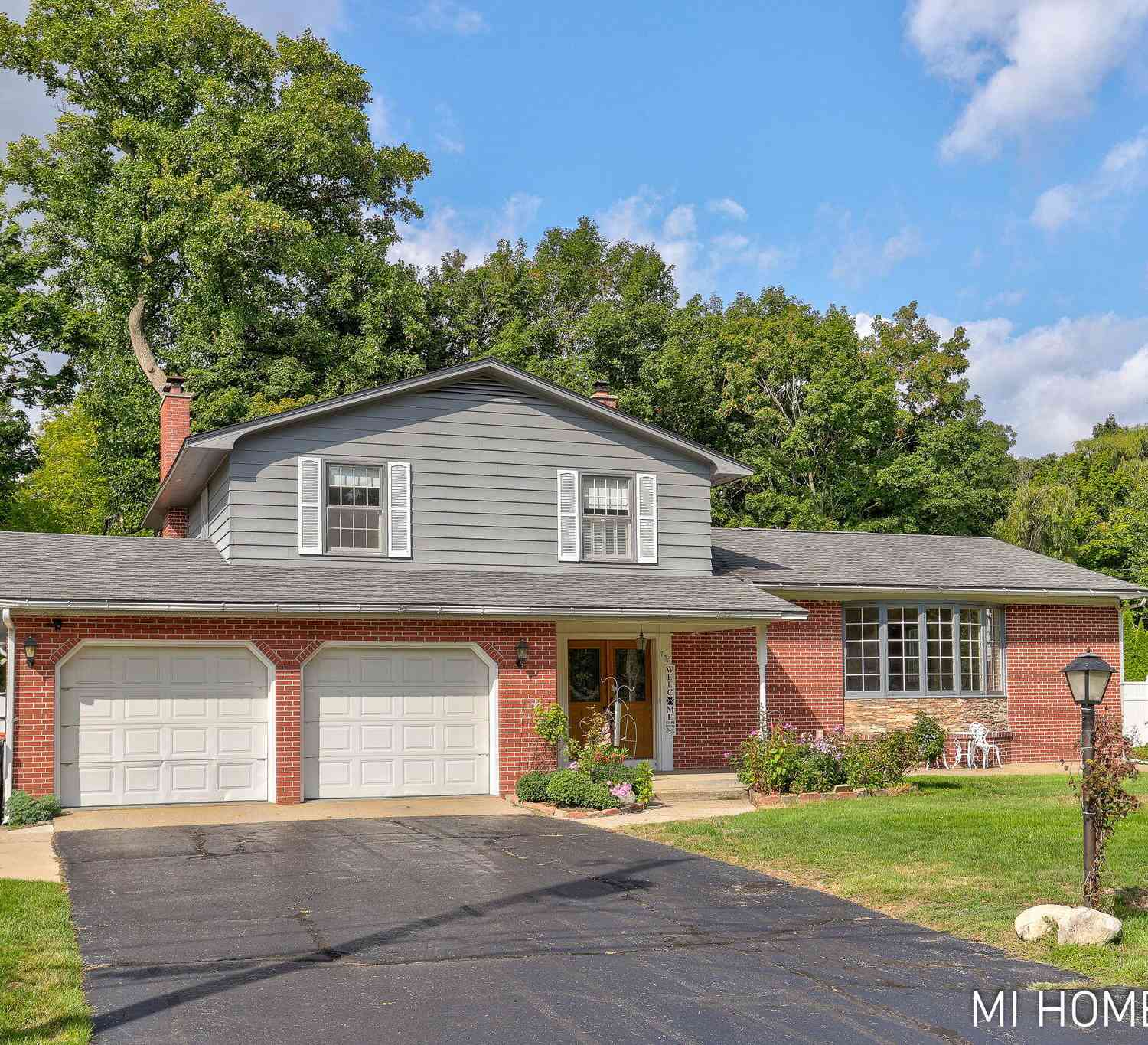 Homes For Sale - 730 Larkwood Drive<br/> Holland, MI 49423
