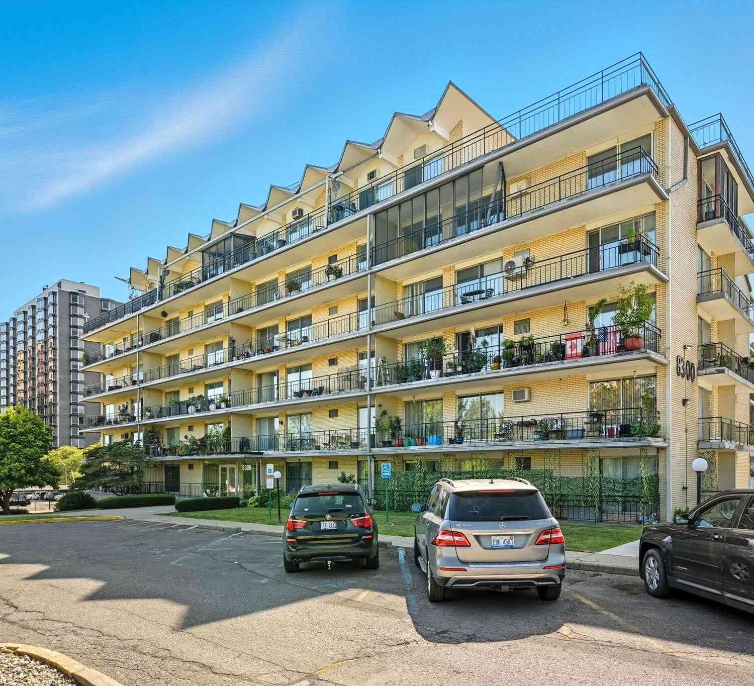 Condo For Sale - 8300 E Jefferson Avenue #406<br/> Wayne County, Detroit, MI 48214