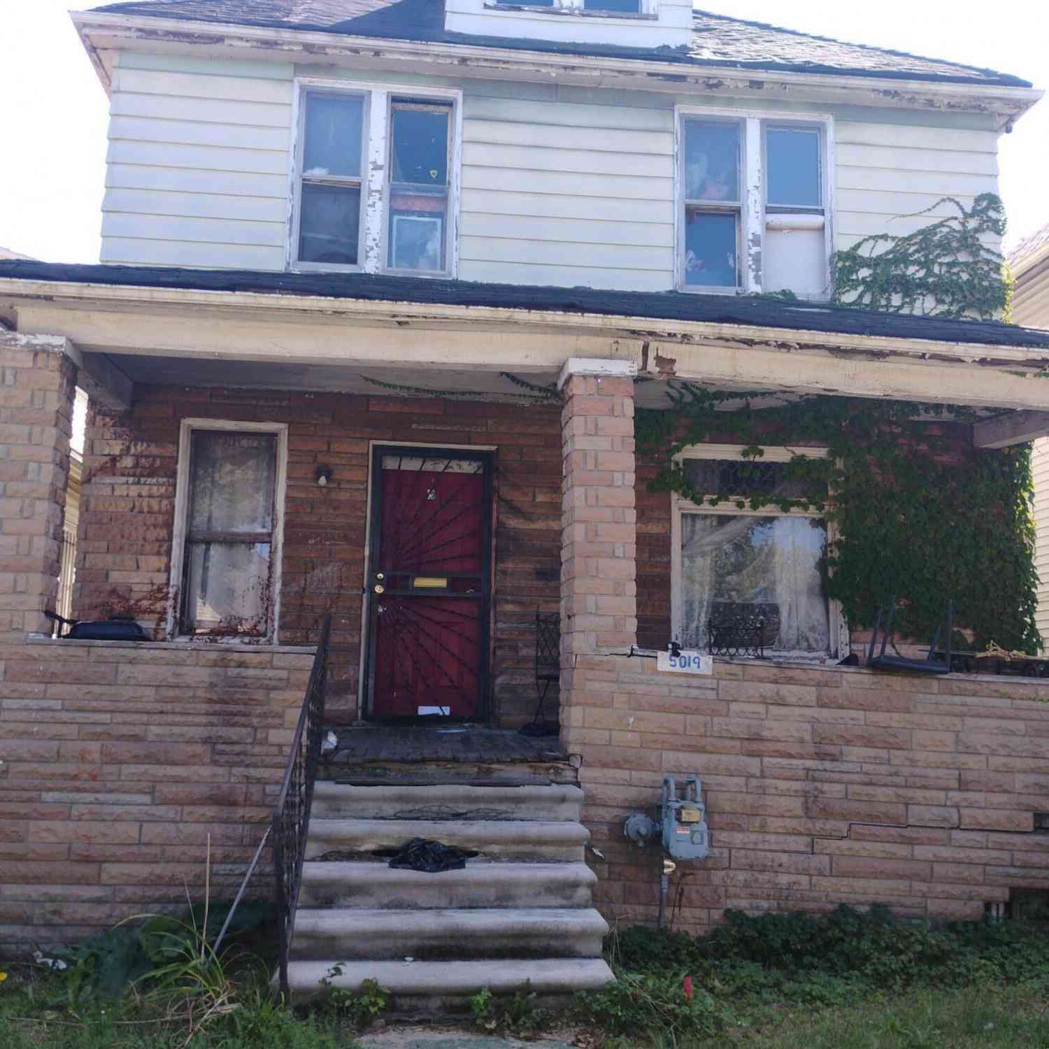 Homes For Sale - 5019 Larchmont<br/> Detroit, MI 48204