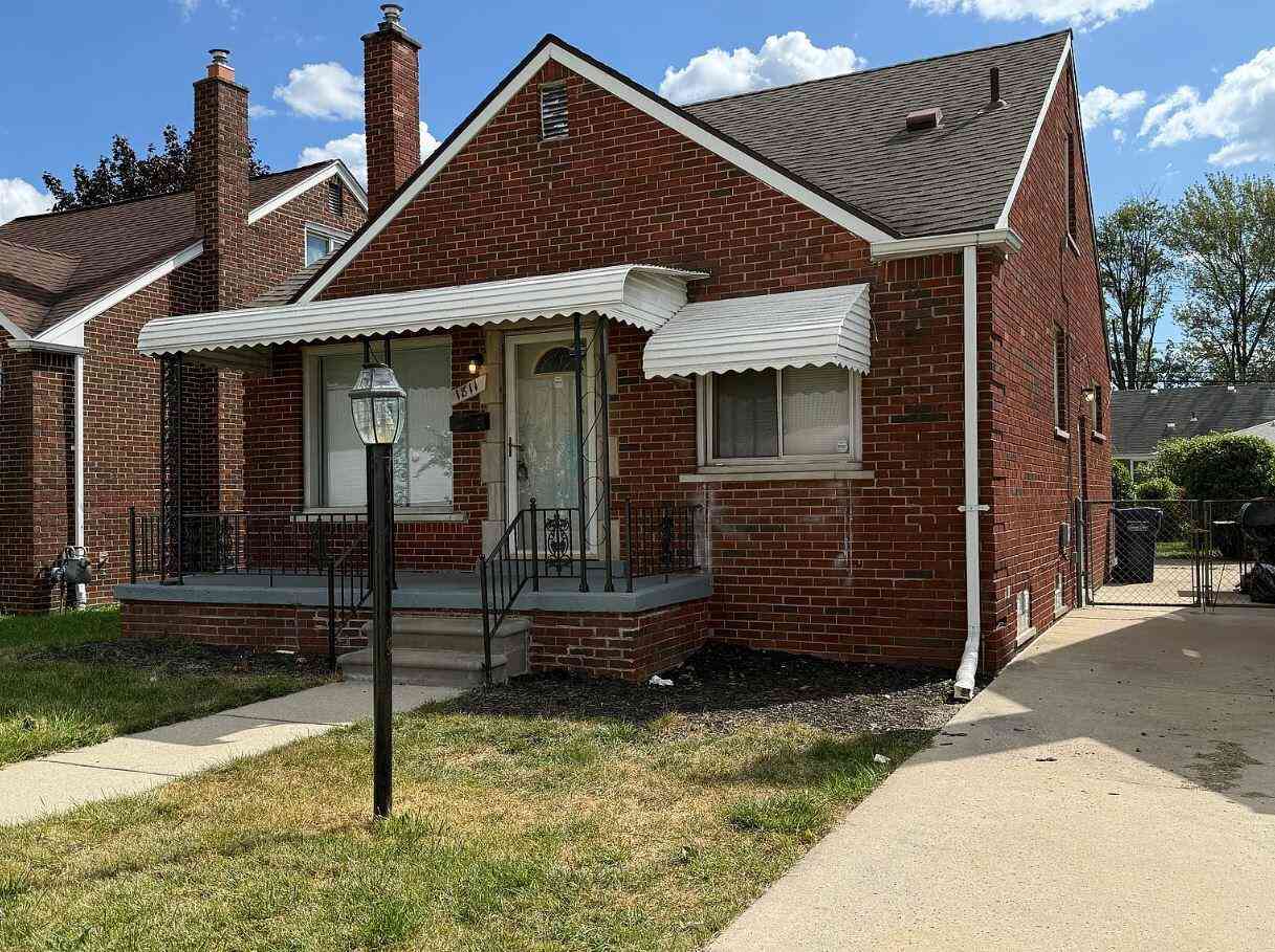 Homes For Rent - 1811 Cleveland Avenue<br/> Lincoln Park, MI 48146