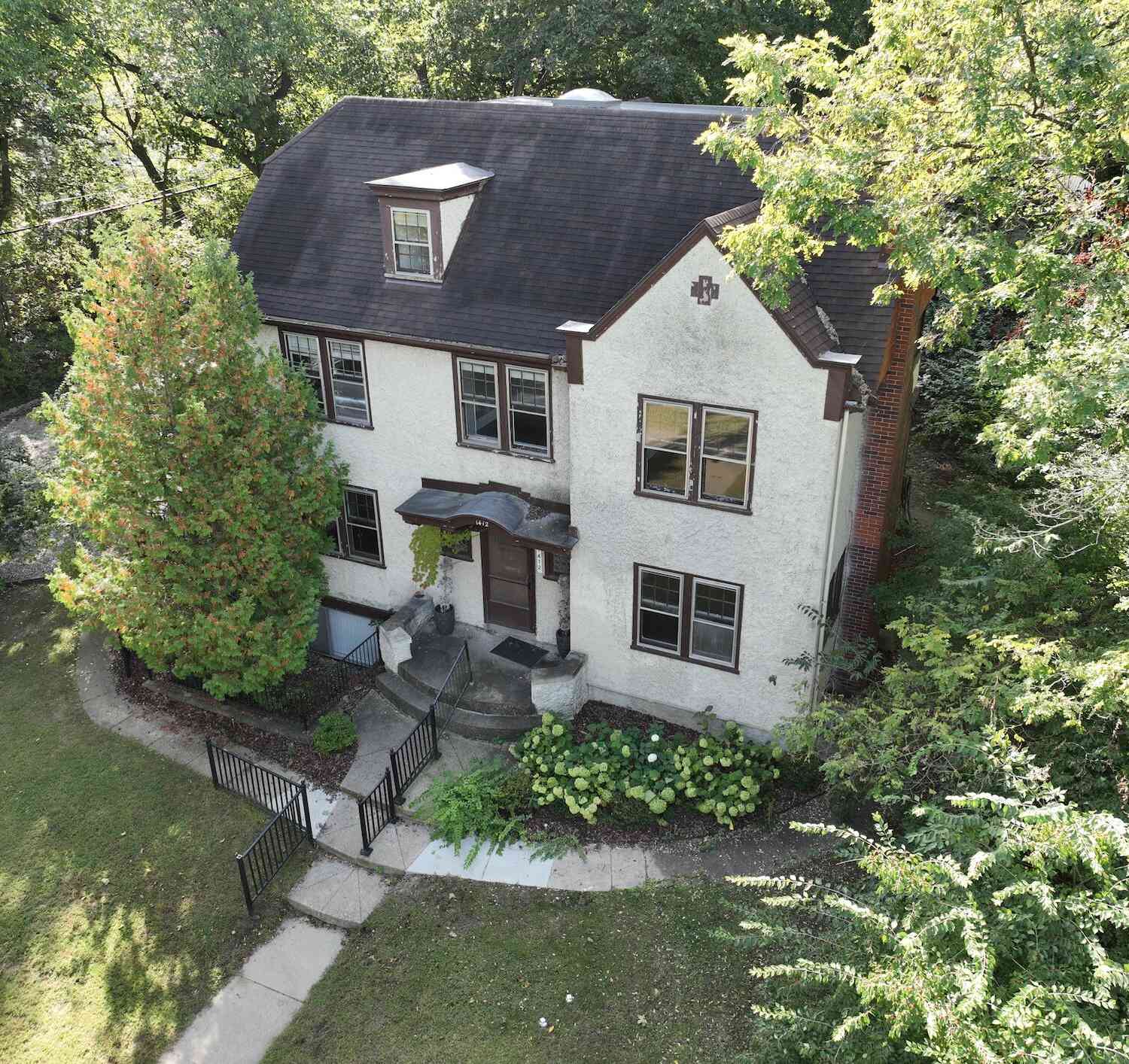Homes For Sale - 1412 Cambridge Road<br/> Ann Arbor, MI 48104
