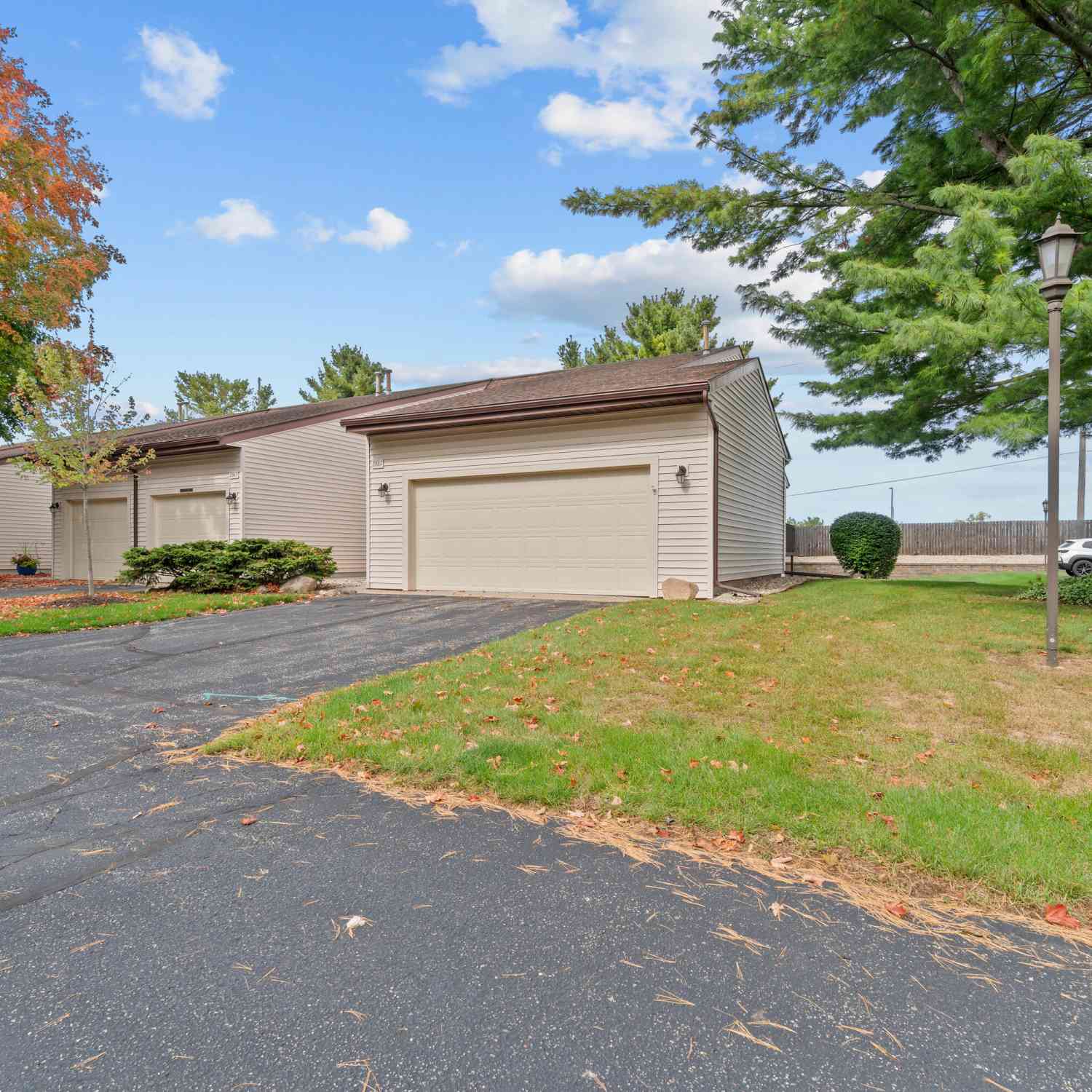 Condo For Sale - 2661 Stonebluff Drive<br/> Wyoming, MI 49519