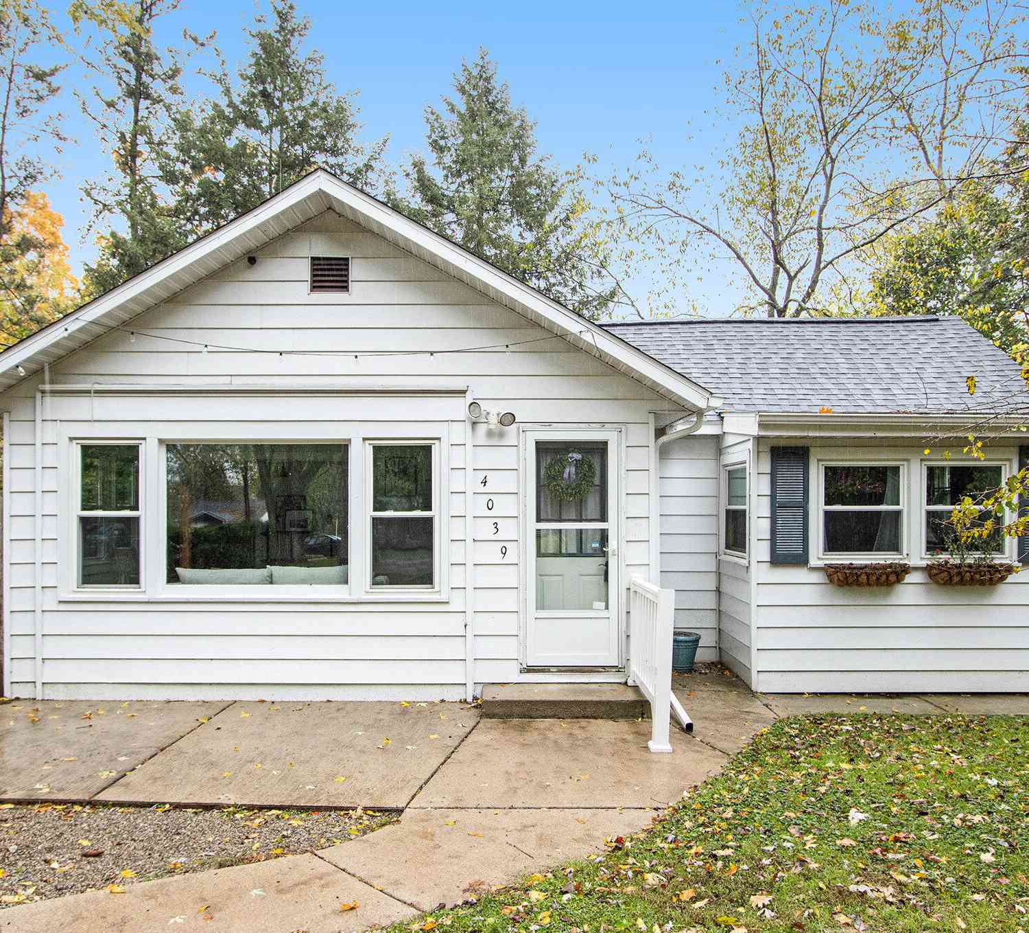 Homes For Sale - 4039 Kent Avenue<br/> Kalamazoo, MI 49008