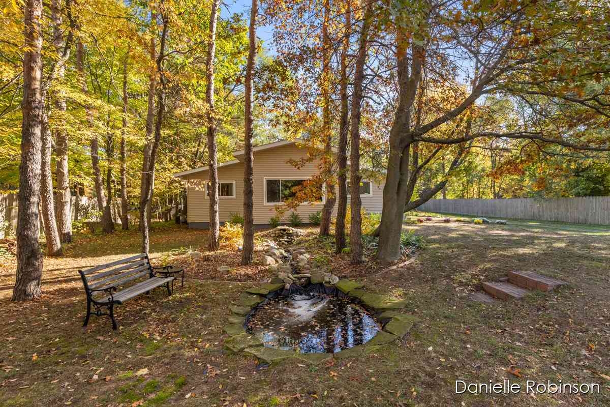 Homes For Sale - 27 S 160th Avenue<br/> Holland, MI 49424