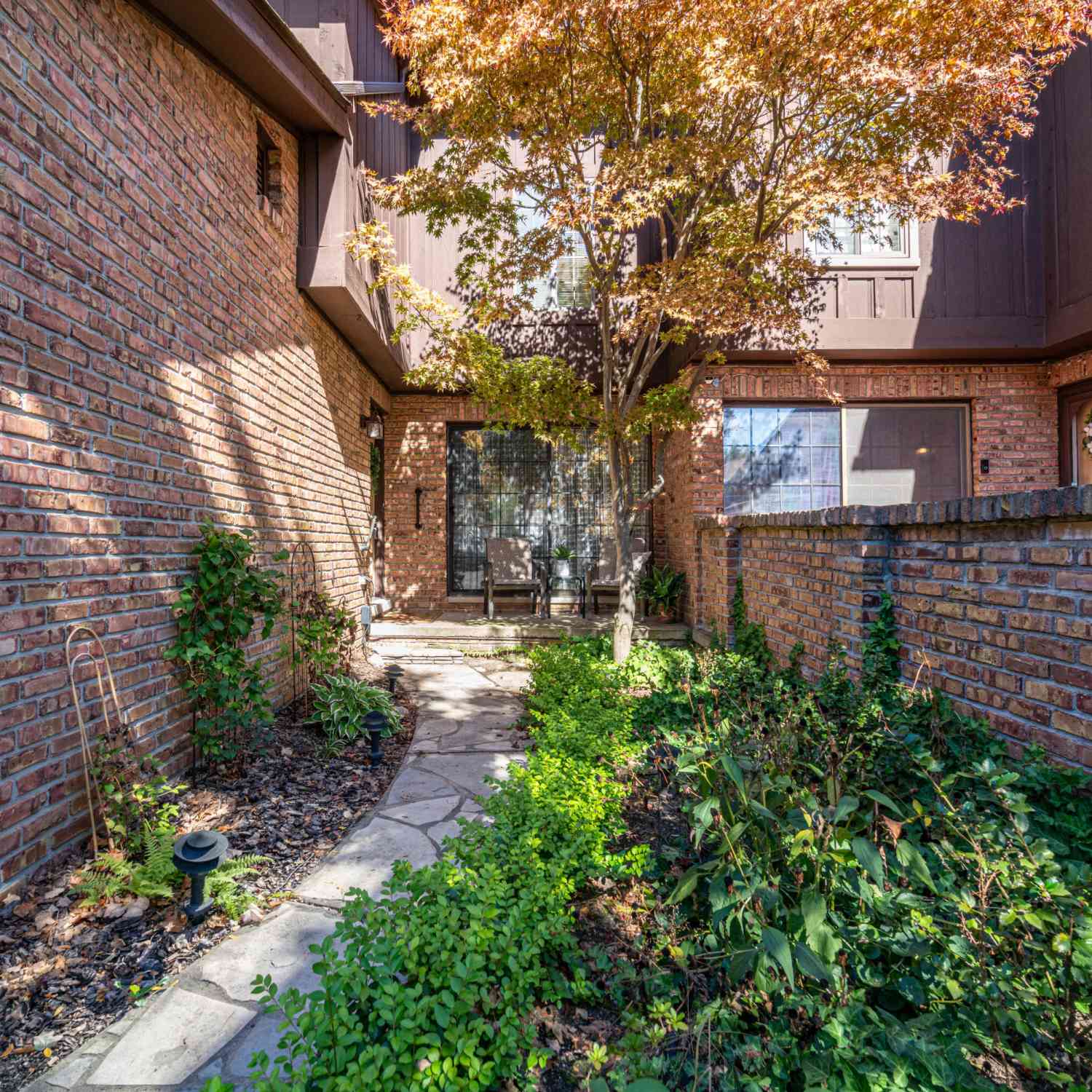 Condo For Sale - 26200 Summerdale Drive<br/> Southfield, MI 48033