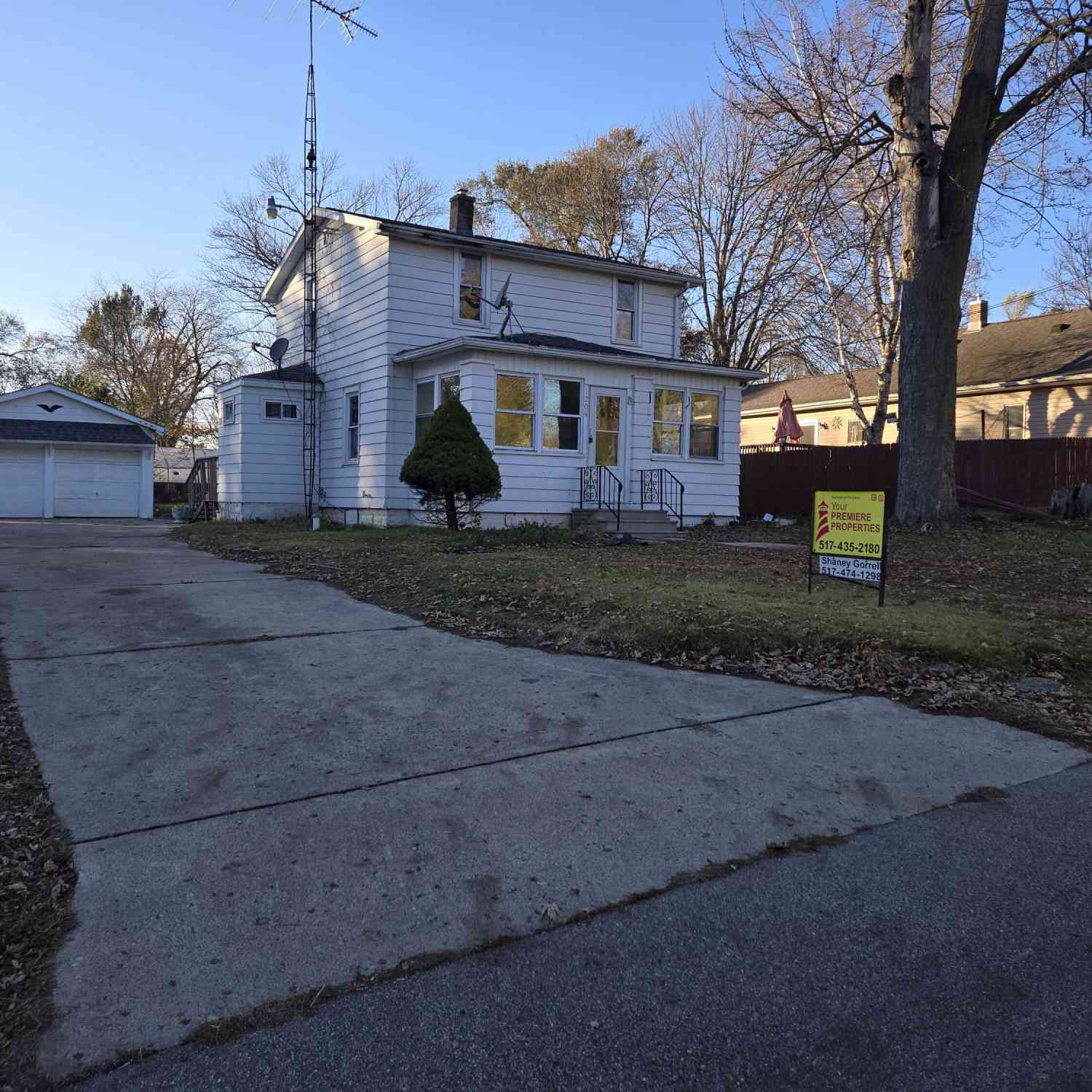 Homes For Sale - 1204 Carson Avenue<br/> Jackson County, Jackson, MI 49203