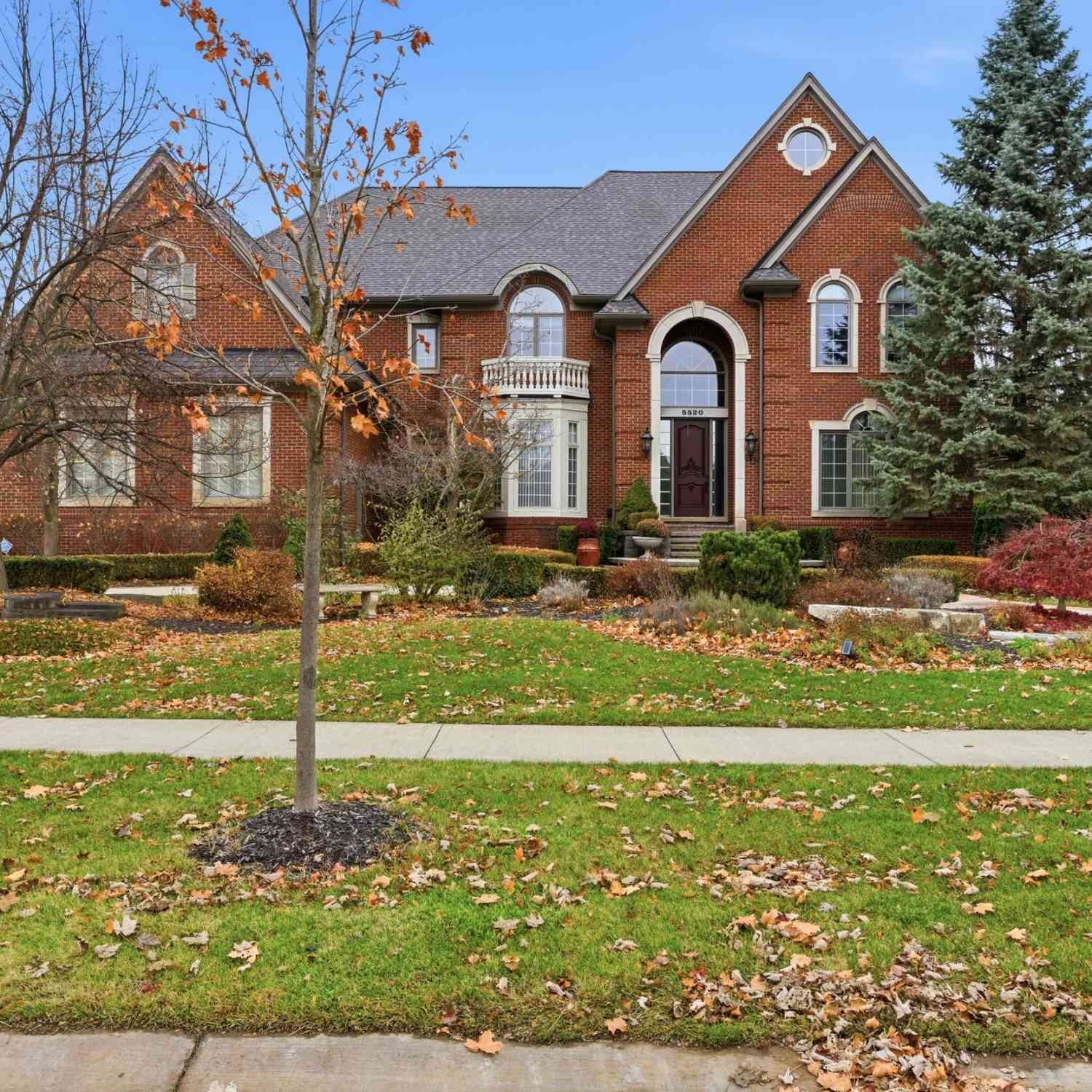 Homes For Sale - 5520 Whitehall Boulevard<br/> Rochester, MI 48306