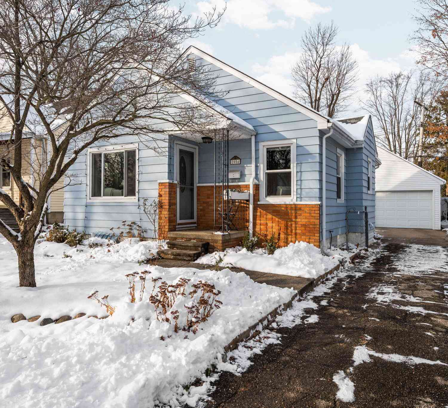 Homes For Sale - 2054 Mckinley Avenue<br/> Ypsilanti, MI 48197