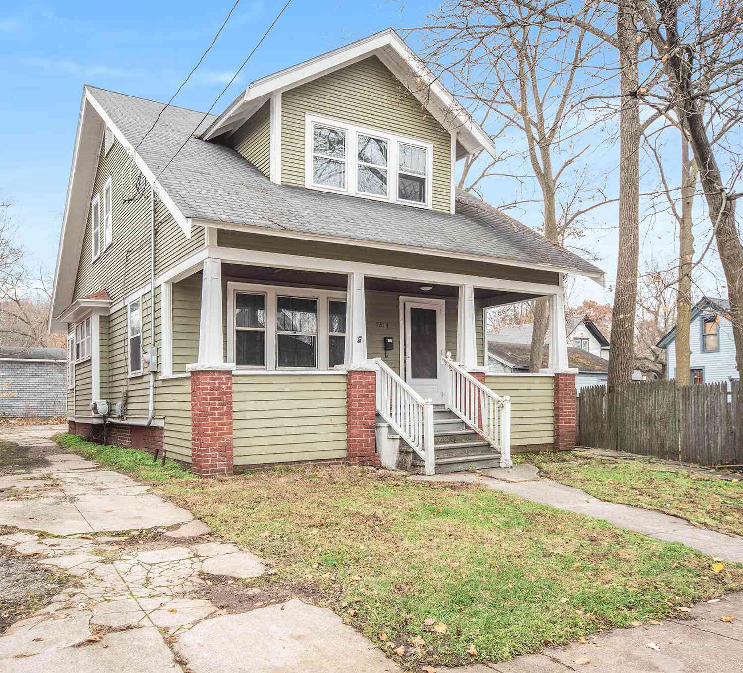 Homes For Sale - 1214 Oak Street<br/> Kalamazoo, MI 49008