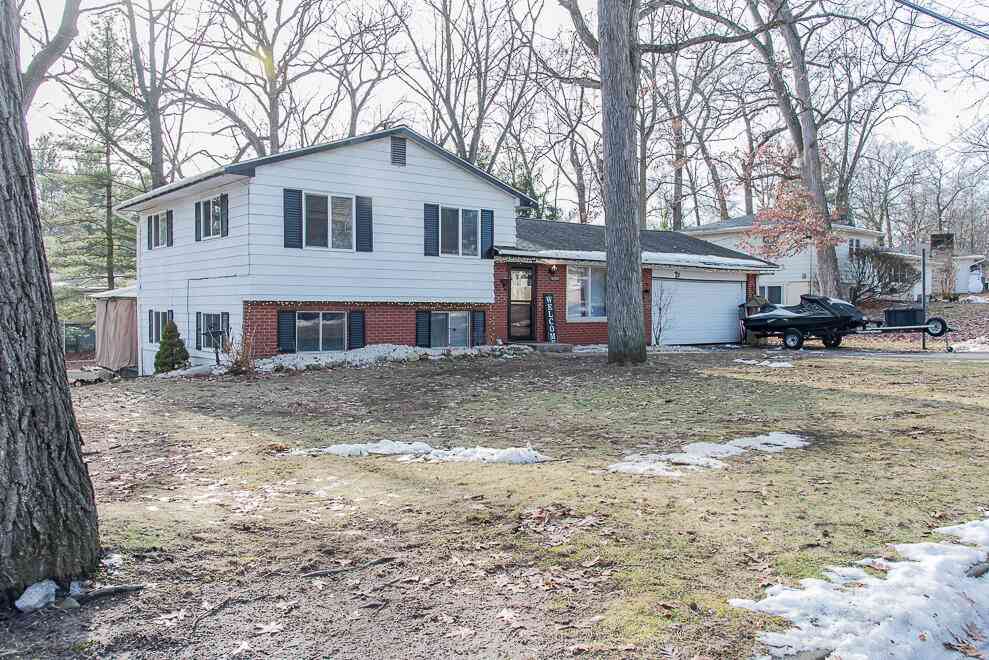 Homes For Sale - 1175 Westlake Woods Drive<br/> Battle Creek, MI 49037