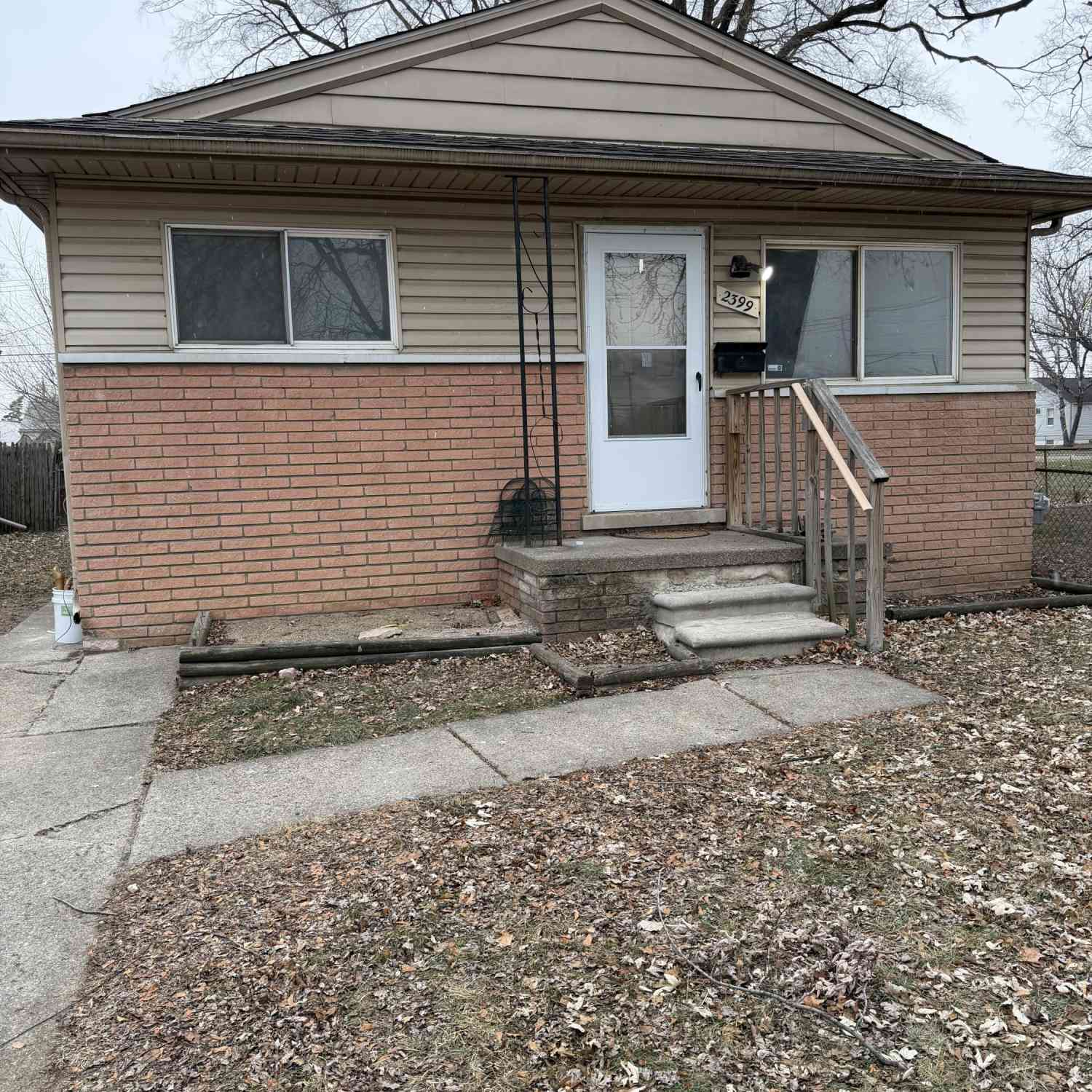 Homes For Rent - 2399 Emmons Avenue<br/> Warren, MI 48091
