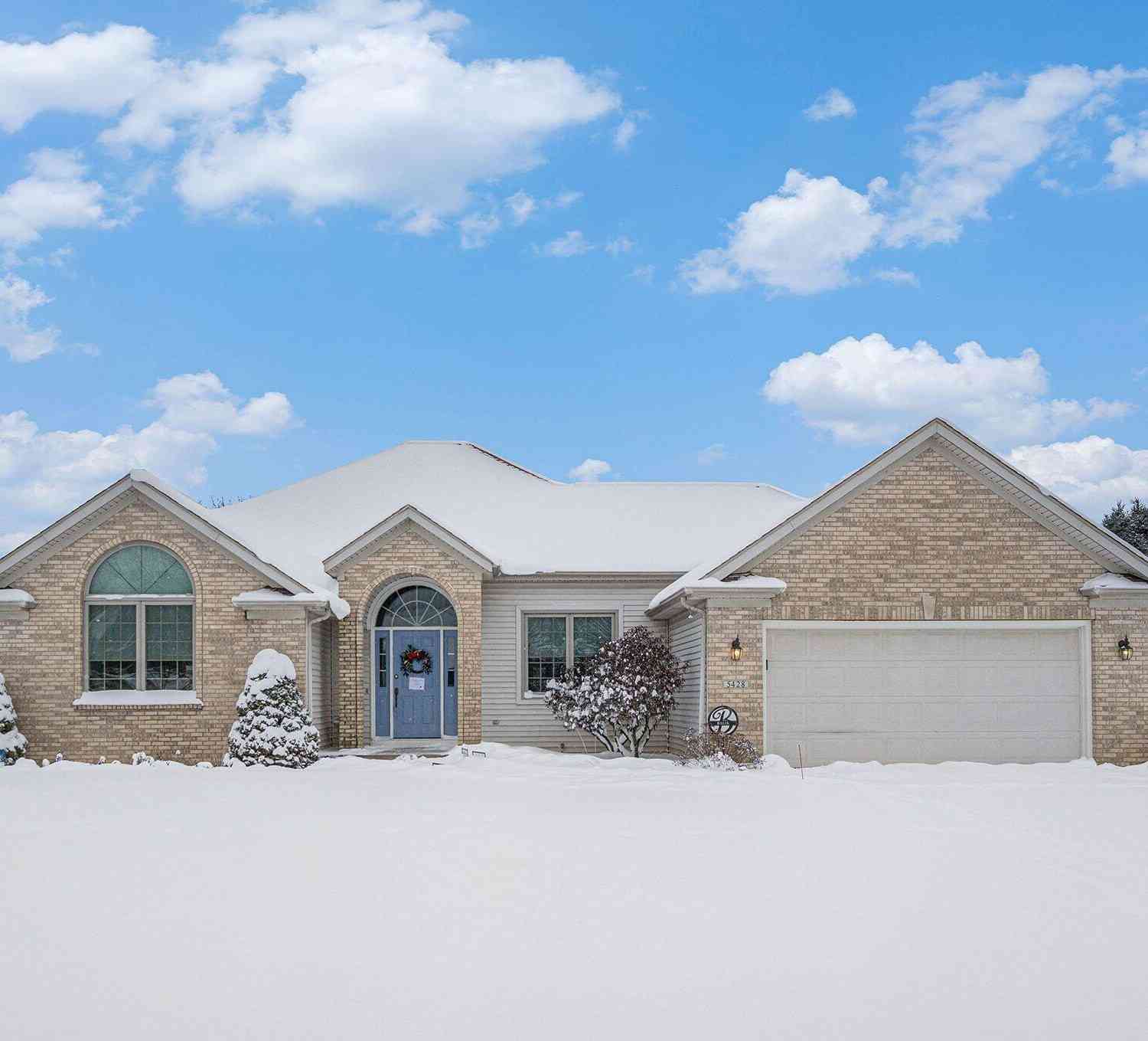 Homes For Sale - 5428 Antiqua Circle<br/> Kalamazoo, MI 49009