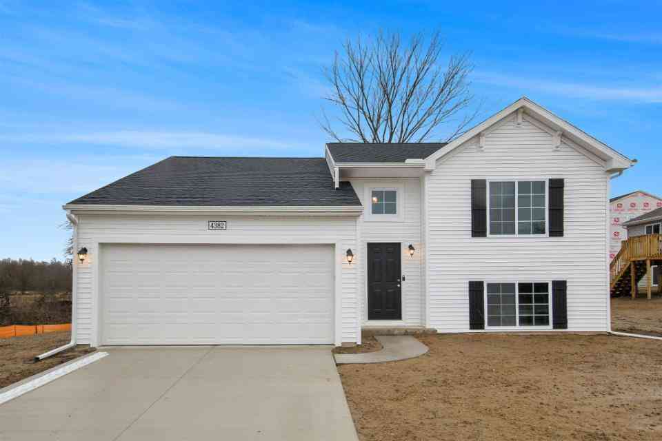 Condo For Sale - 580 Manorwood Circle<br/> Benton Harbor, MI 49022