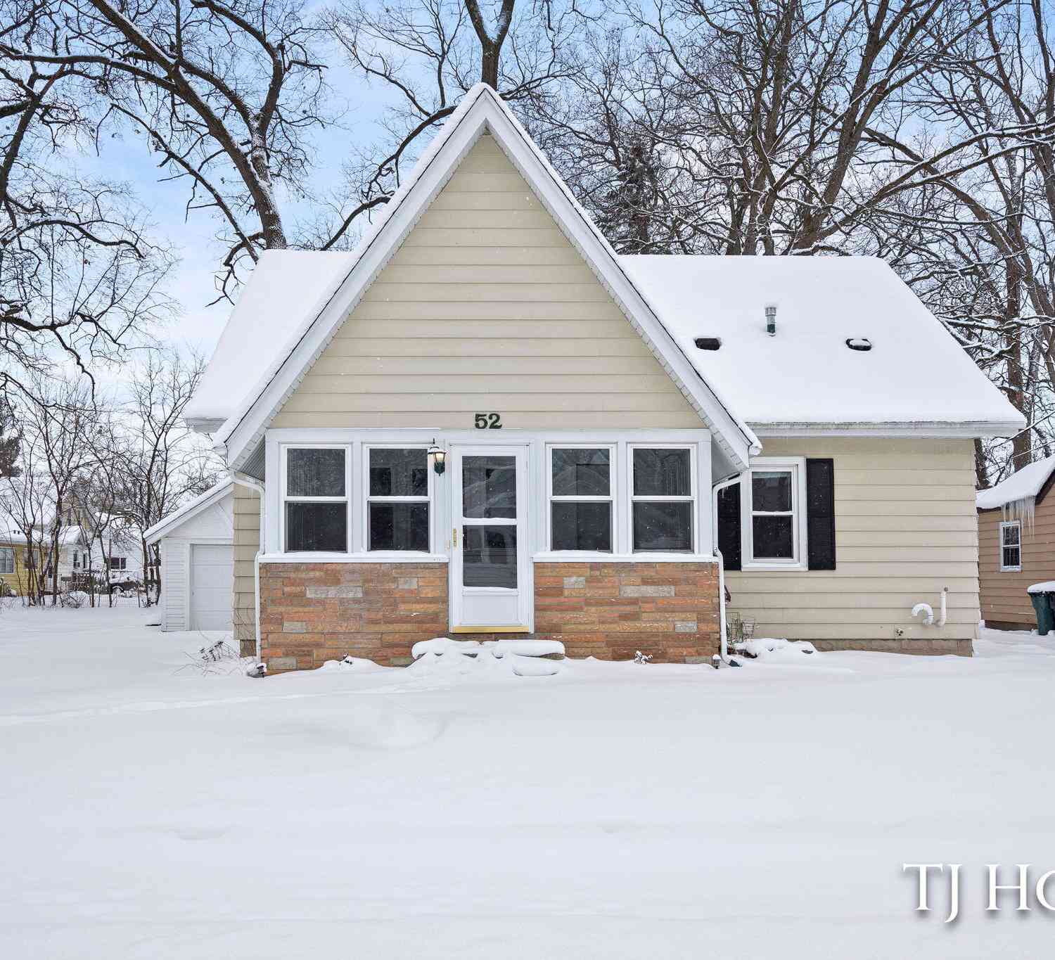Homes For Sale - 52 Holly Street<br/> Kent County, Grand Rapids, MI 49548