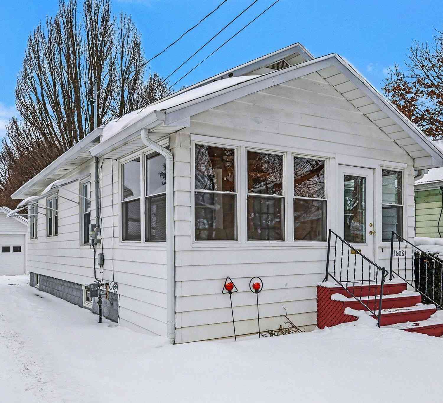 Homes For Sale - 1608 Maguire Street<br/> Jackson, MI 49202