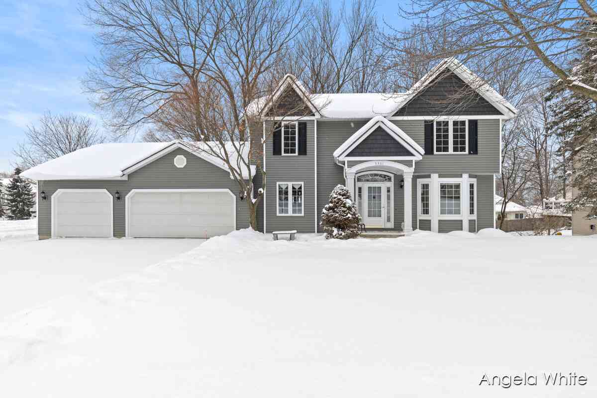 Homes For Sale - 5361 Cottondale Street<br/> Wyoming, MI 49519