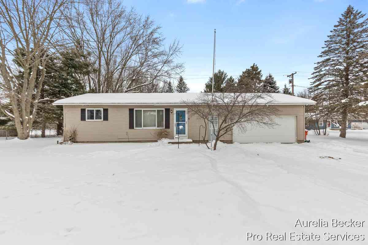 Homes For Sale - 225 11 Mile Road<br/> Sparta, MI 49345