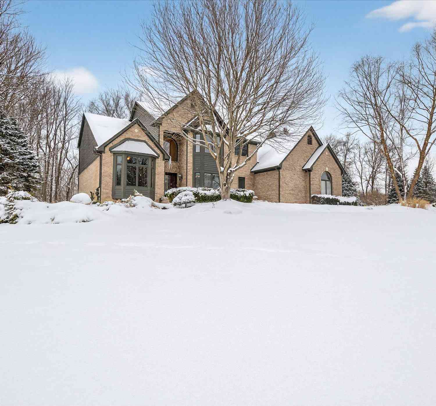 Homes For Sale - 10056 Rosemarie Run<br/> Brighton, MI 48114