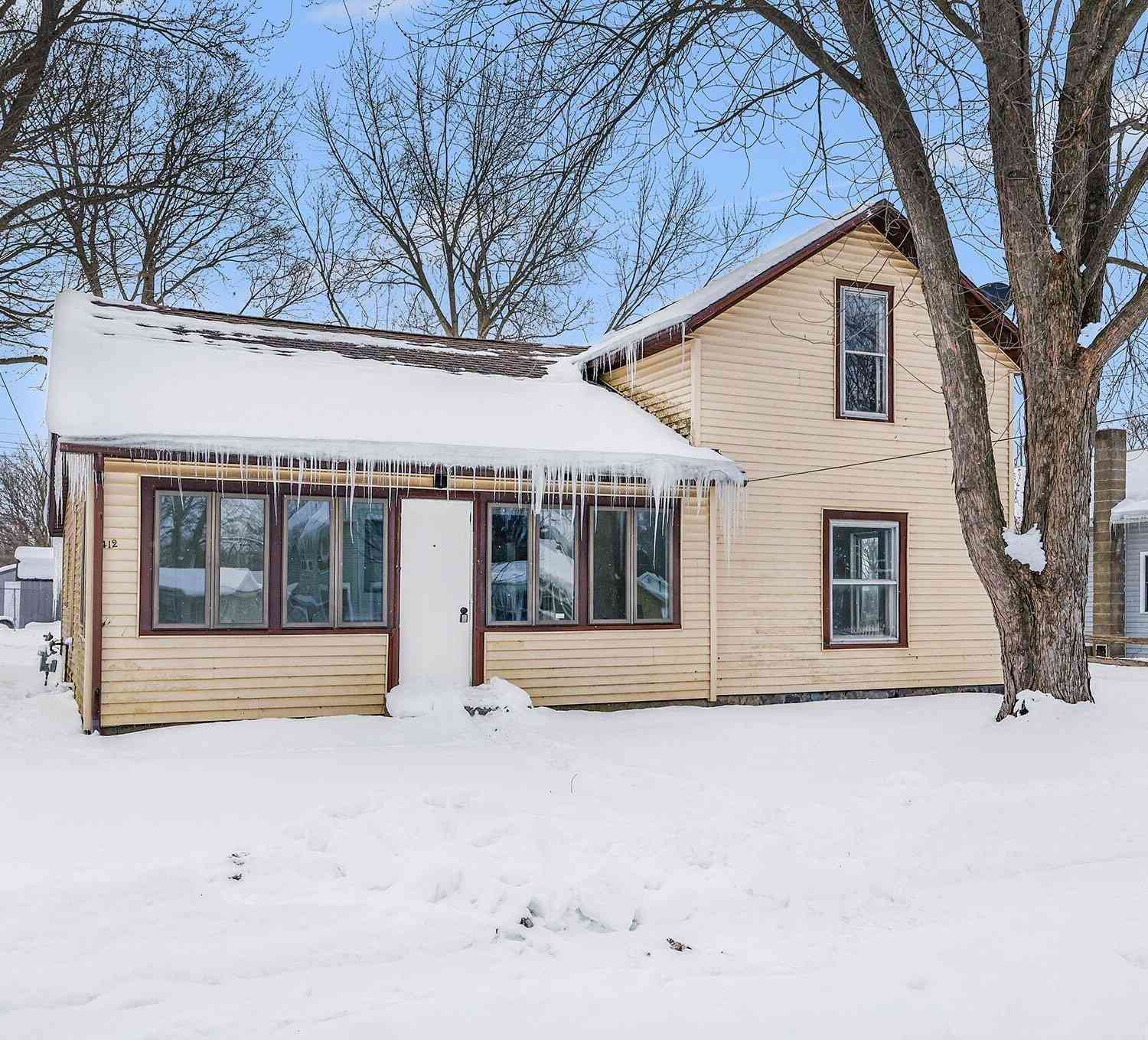 Homes For Sale - 412 Oak Street<br/> Dowagiac, MI 49047