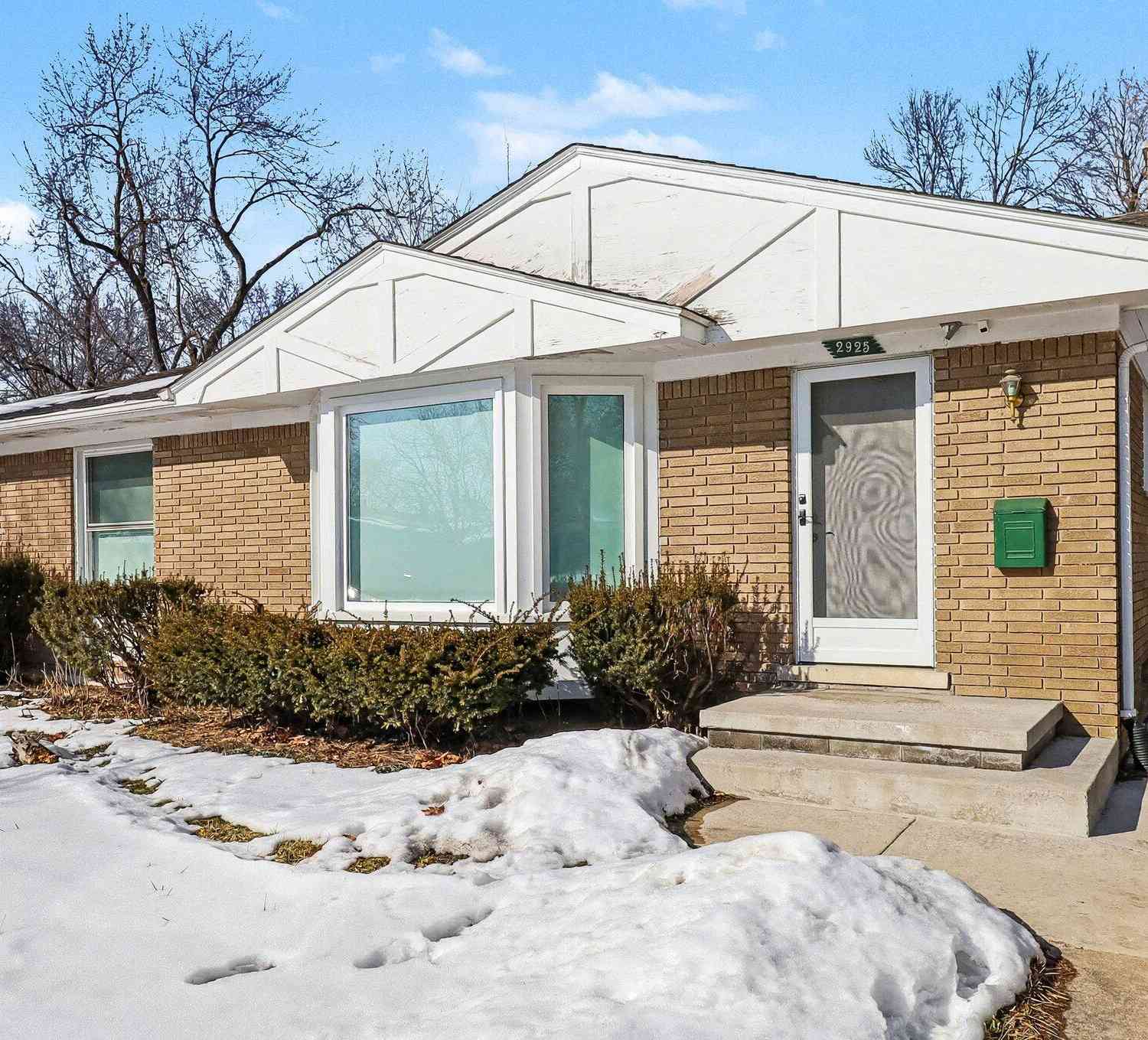 Homes For Sale - 2925 Aurora Street<br/> Ann Arbor, MI 48105