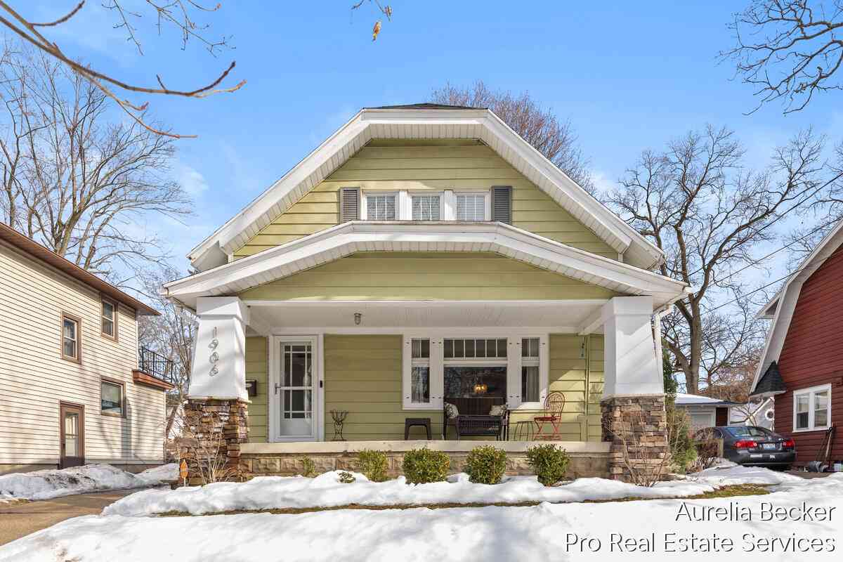 Homes For Sale - 1906 Cornelius Avenue<br/> Grand Rapids, MI 49507