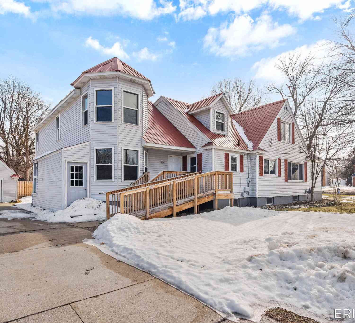 Homes For Sale - 631 3 Mile Road<br/> Grand Rapids, MI 49505