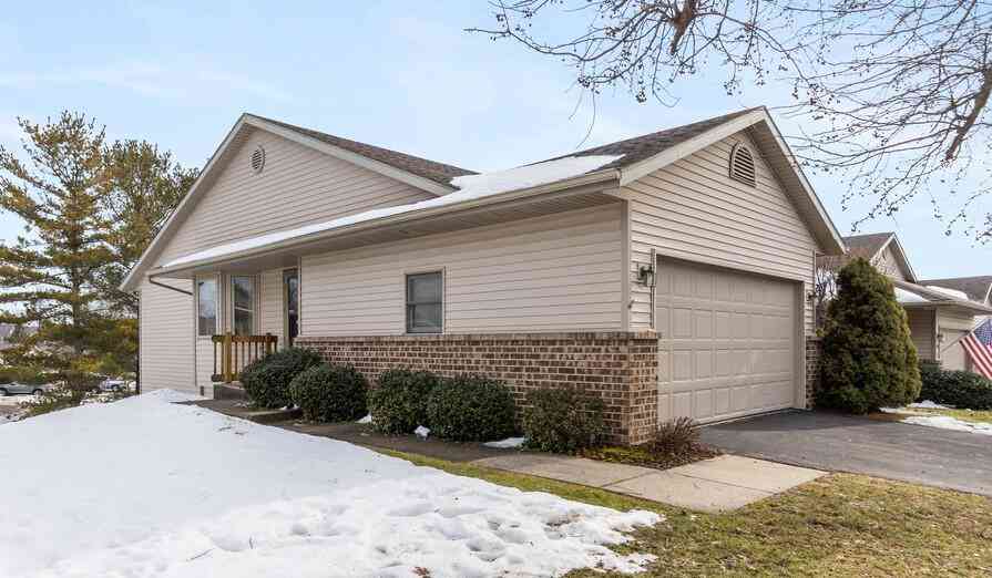 Condo For Sale - 998 Country Gardens Drive<br/> Grand Rapids, MI 49534