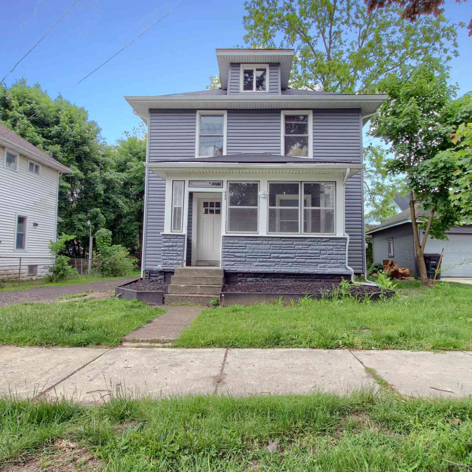 Homes For Sale - 609 W Biddle Street<br/> Jackson, MI 49203