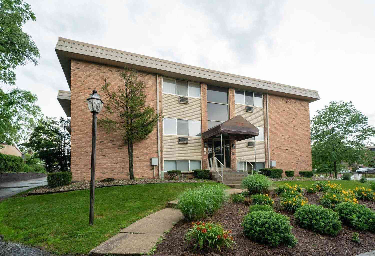 Condo For Sale - 722 W Kilgore Road #301<br/> Kalamazoo, MI 49008