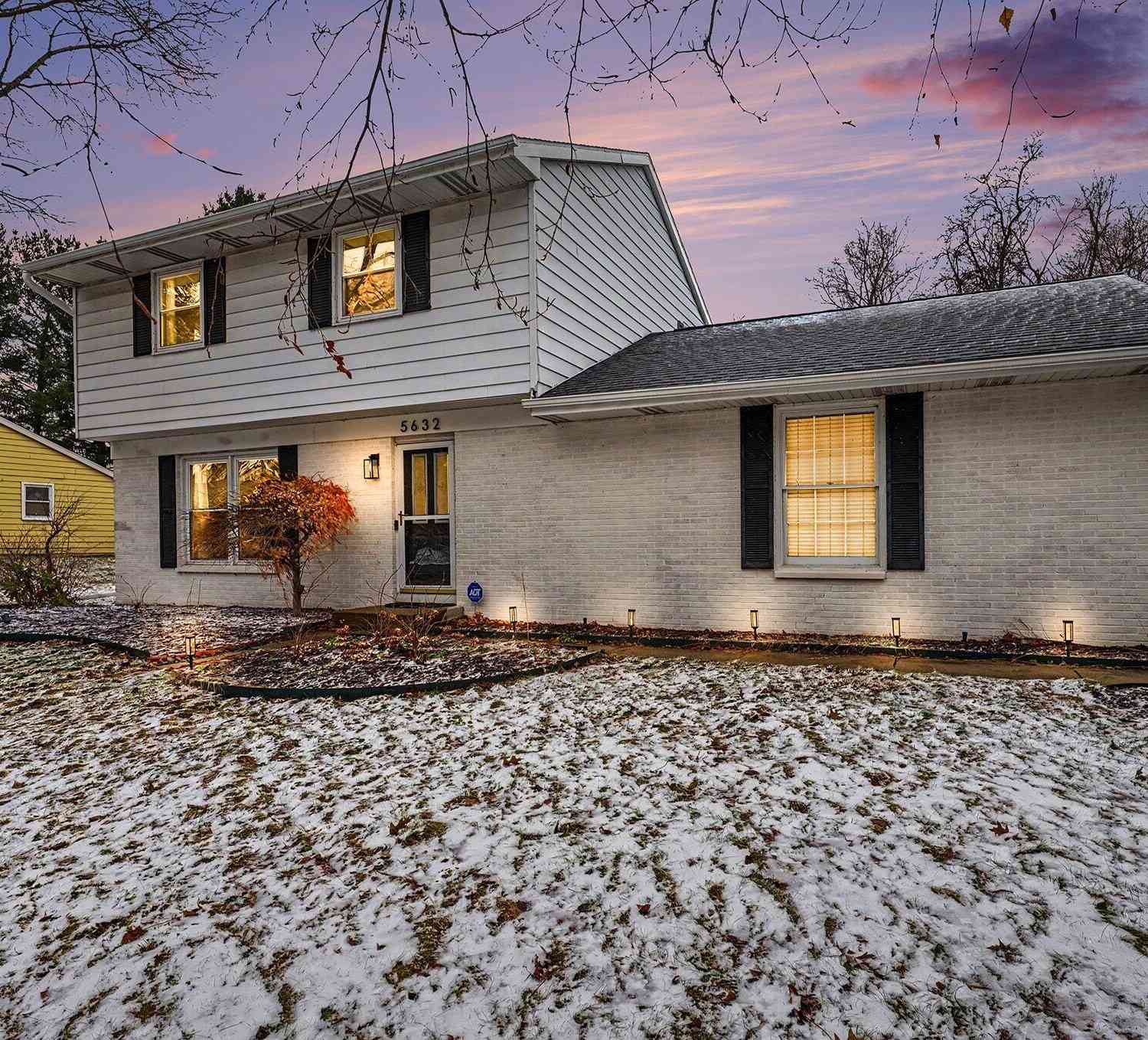 Homes For Sale - 5632 Castleton Lane<br/> Kalamazoo, MI 49009