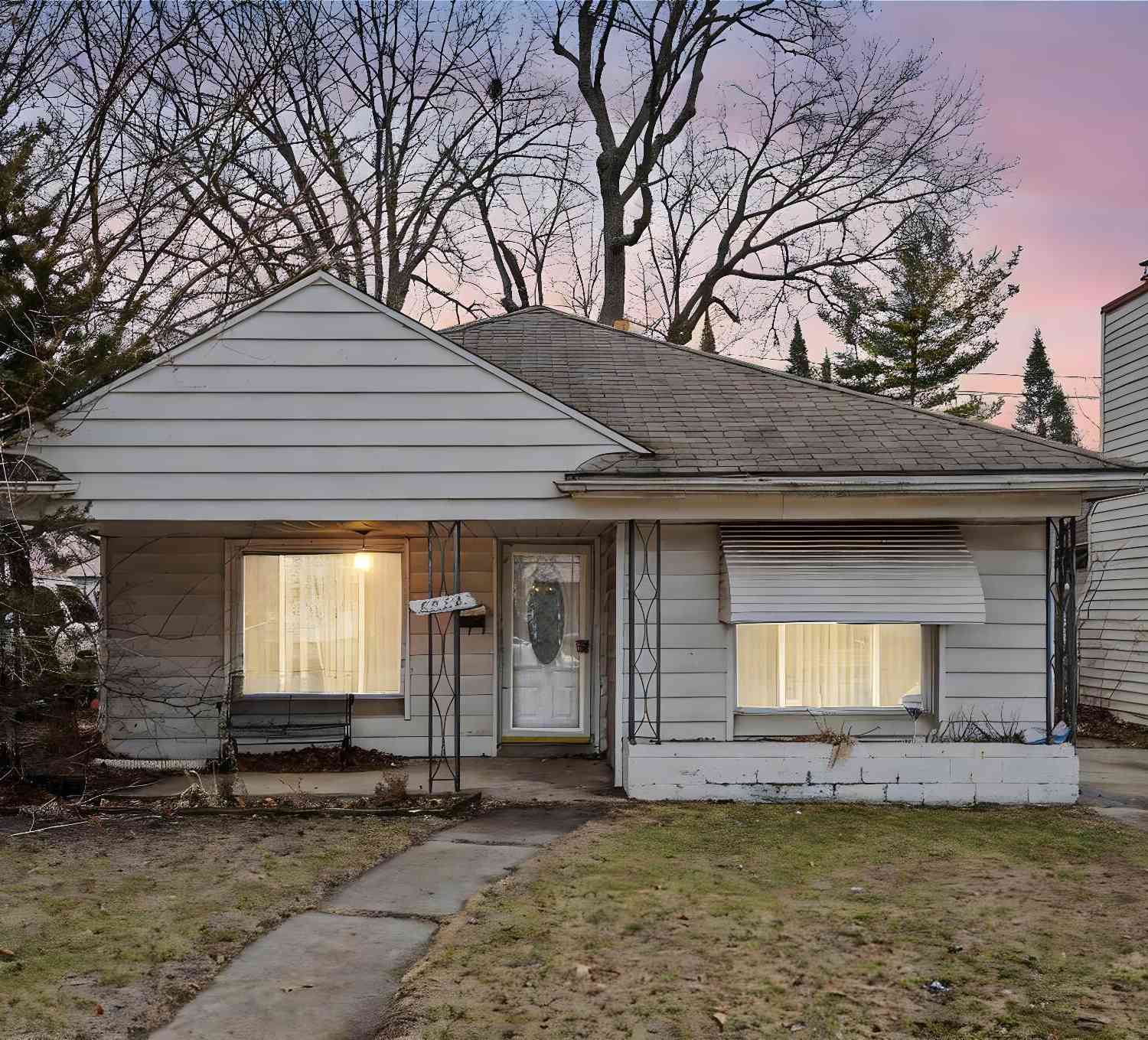 Homes For Sale - 6822 N Lafayette Street<br/> Dearborn Heights, MI 48127