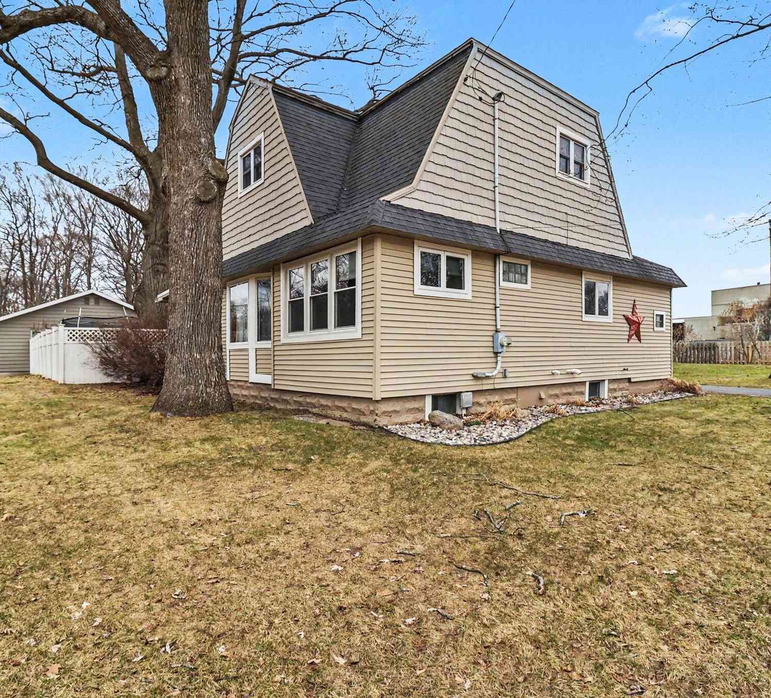 Homes For Sale - 802 N Emily Street<br/> Ludington, MI 49431