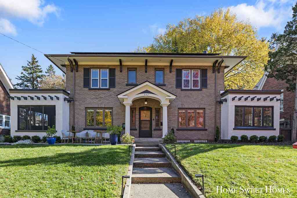 Homes For Sale - 842 Giddings Avenue<br/> Grand Rapids, MI 49506