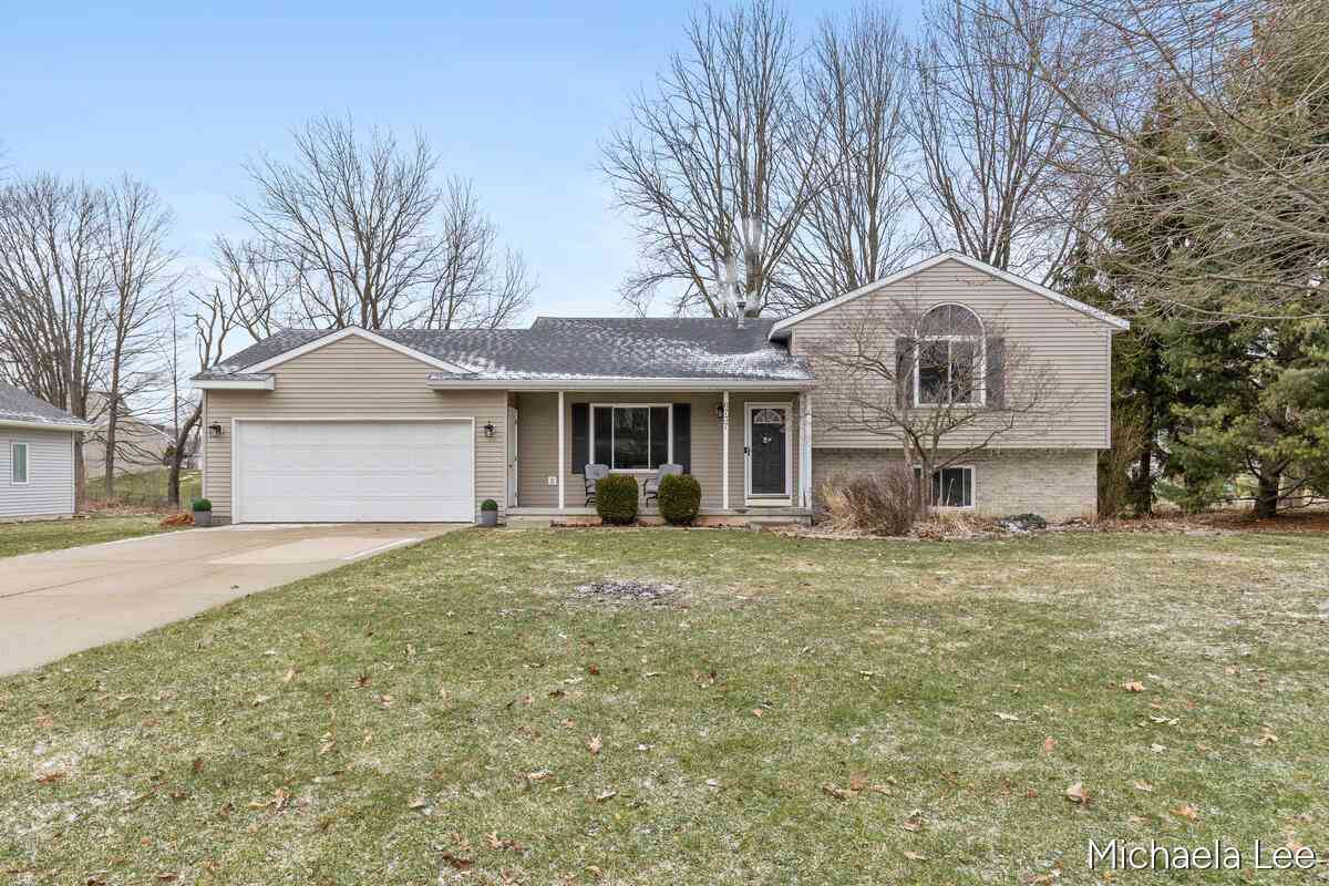 Homes For Sale - 6737 Gran Via Drive<br/> Rockford, MI 49341