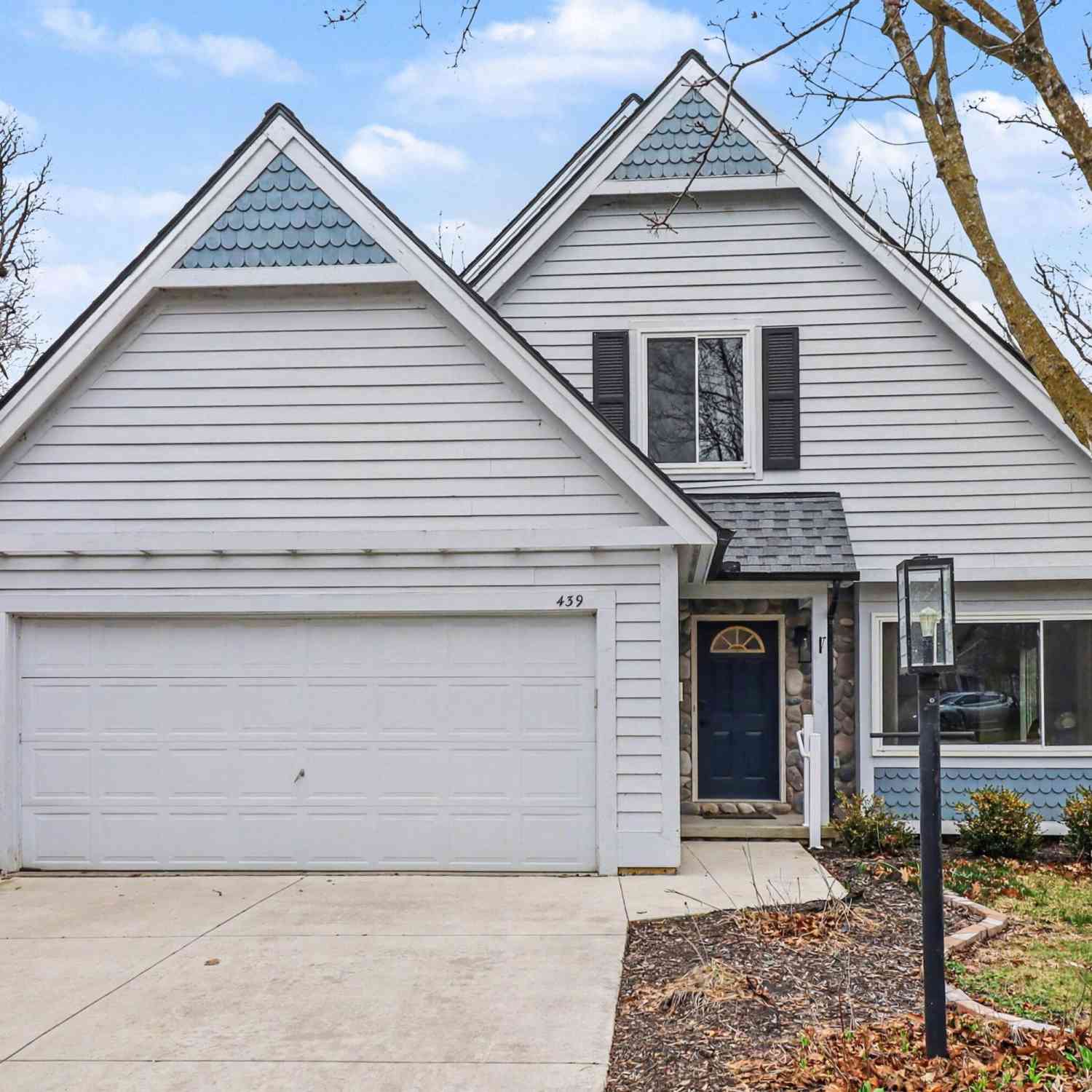 Homes For Sale - 439 Sommerset Court<br/> Ann Arbor, MI 48103