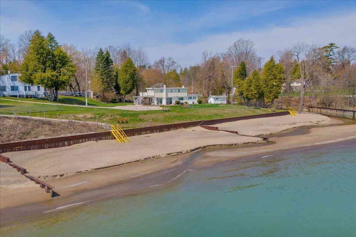 Homes For Sale - 7226 Lakeview Drive<br/> Lexington, MI 48450