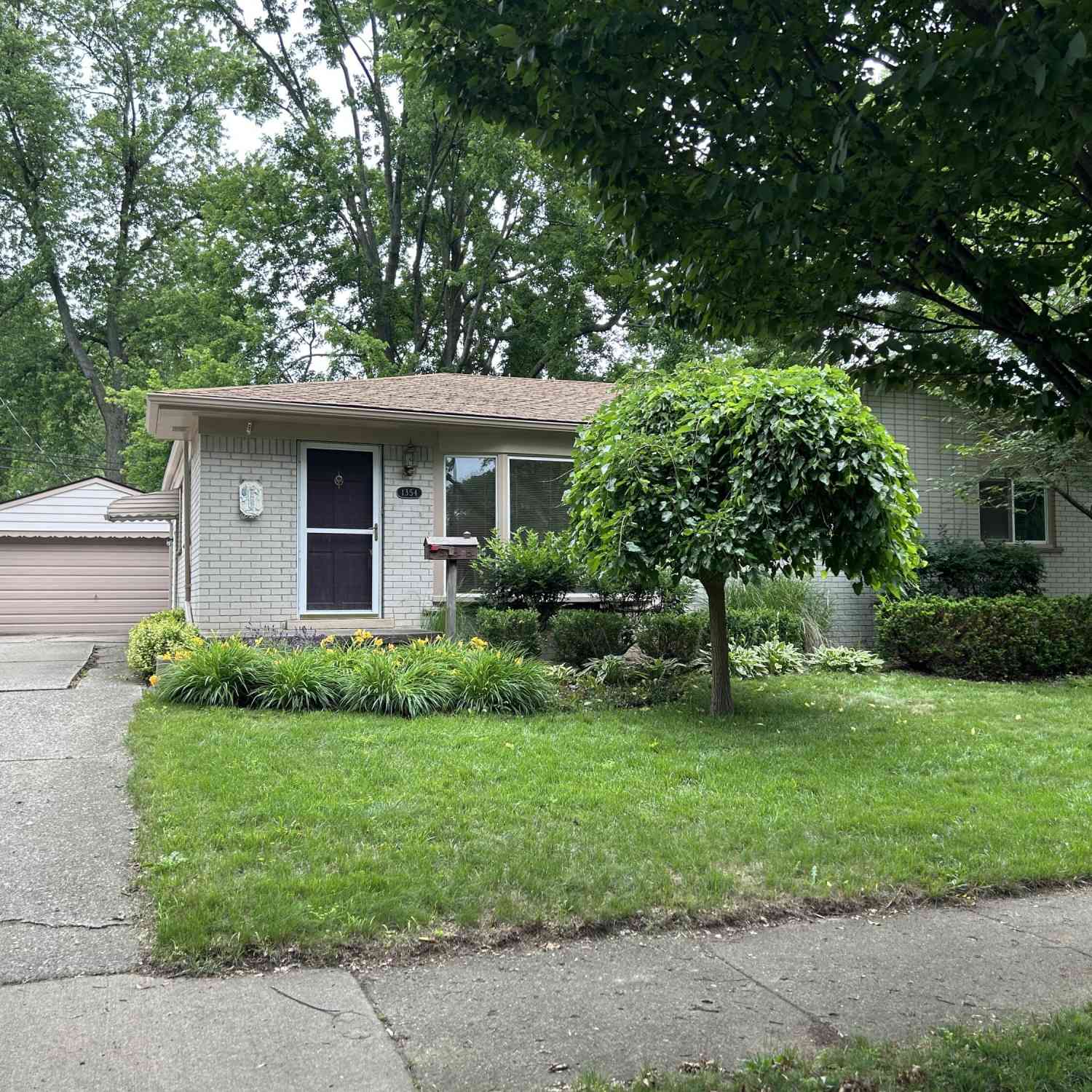 Homes For Rent - 1354 Catalpa Drive<br/> Rochester, MI 48307