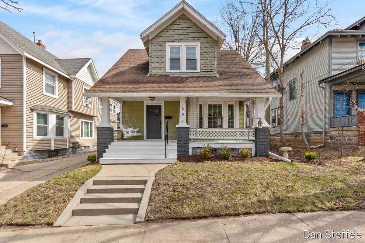 Homes For Sale - 1010 Tamarack Avenue<br/> Grand Rapids, MI 49504
