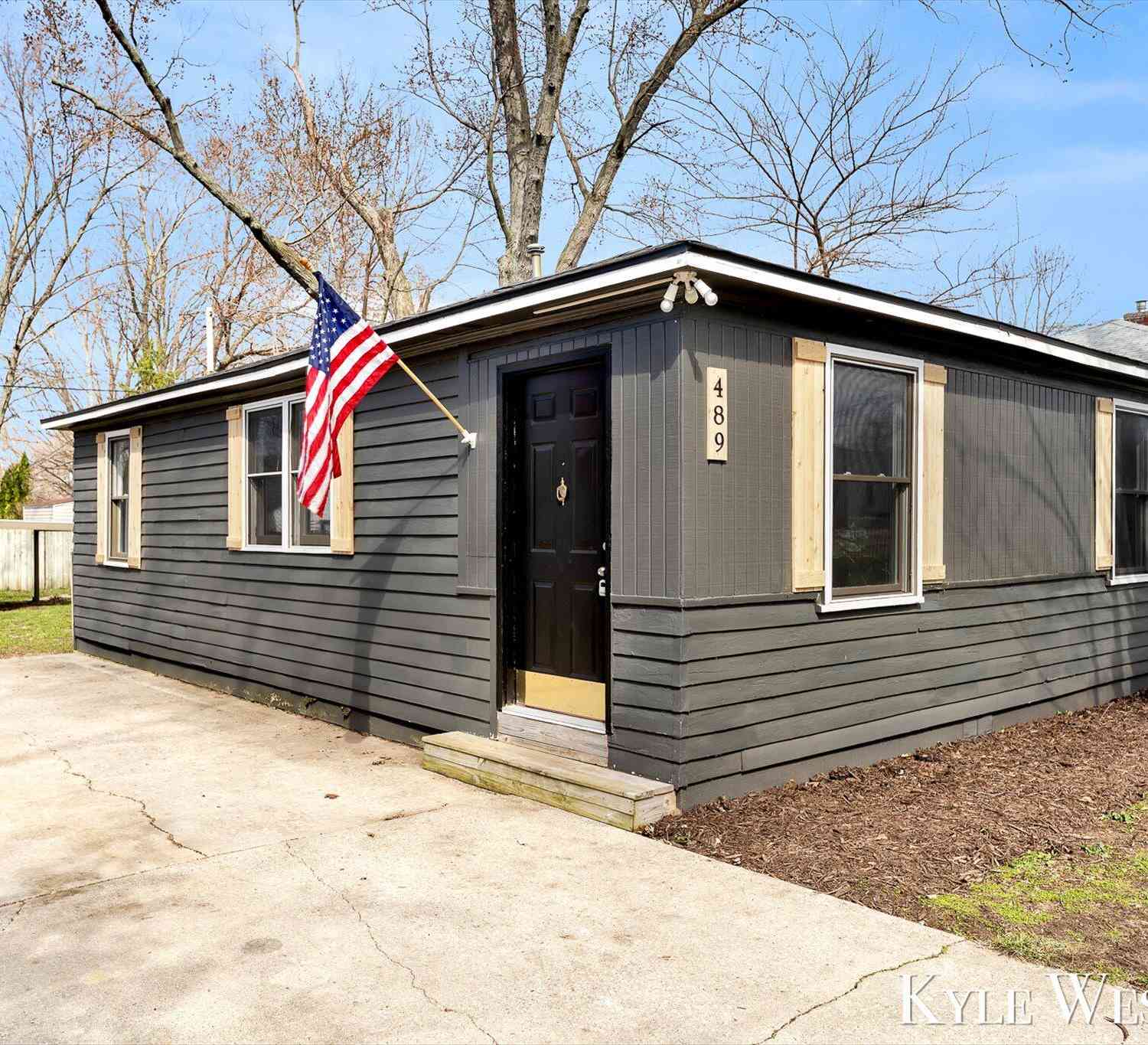 Homes For Sale - 489 W 23rd Street<br/> Holland, MI 49423