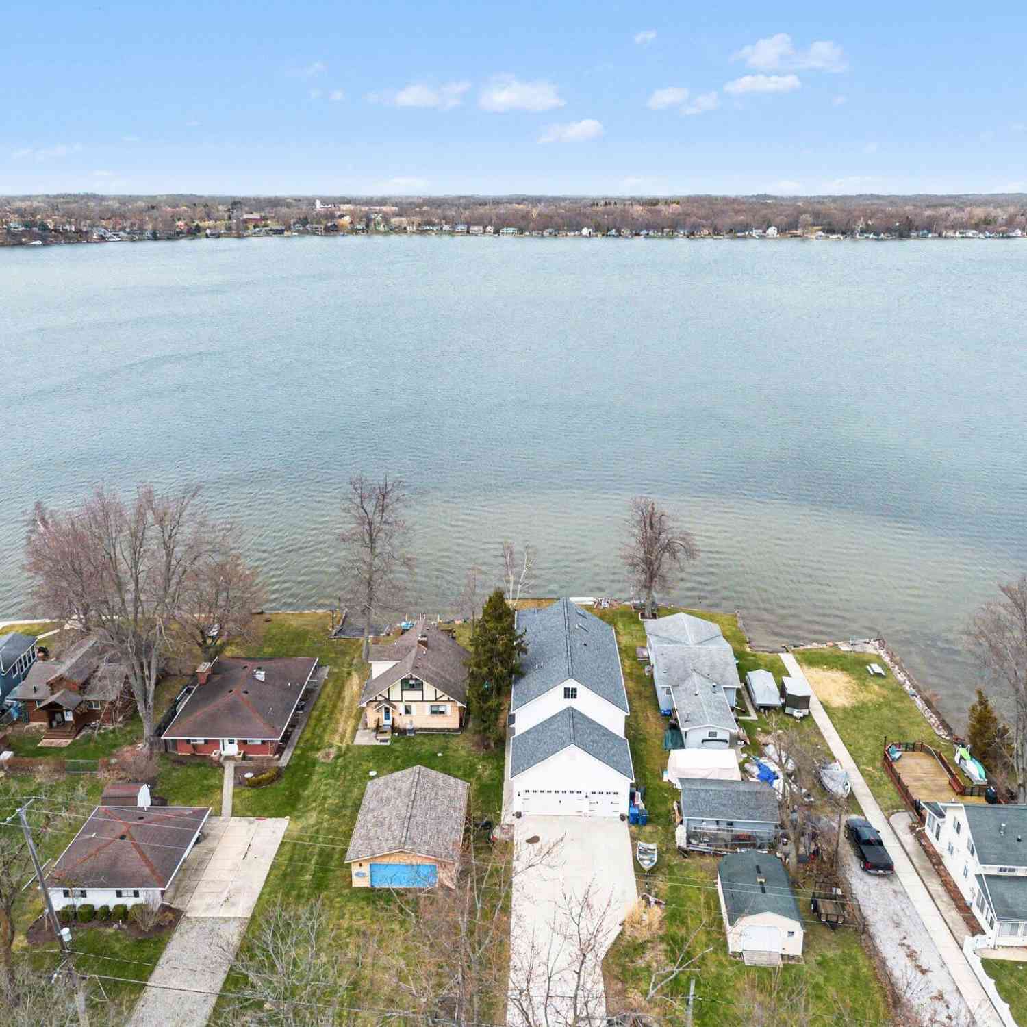 Homes For Sale - 780 Beach Drive<br/> Brooklyn, MI 49230