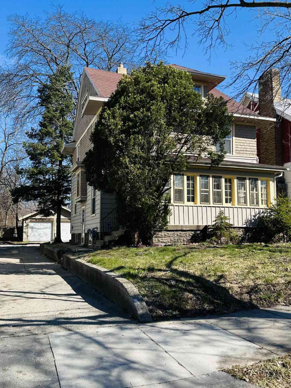 Homes For Sale - 849 Bates Street<br/> Grand Rapids, MI 49506