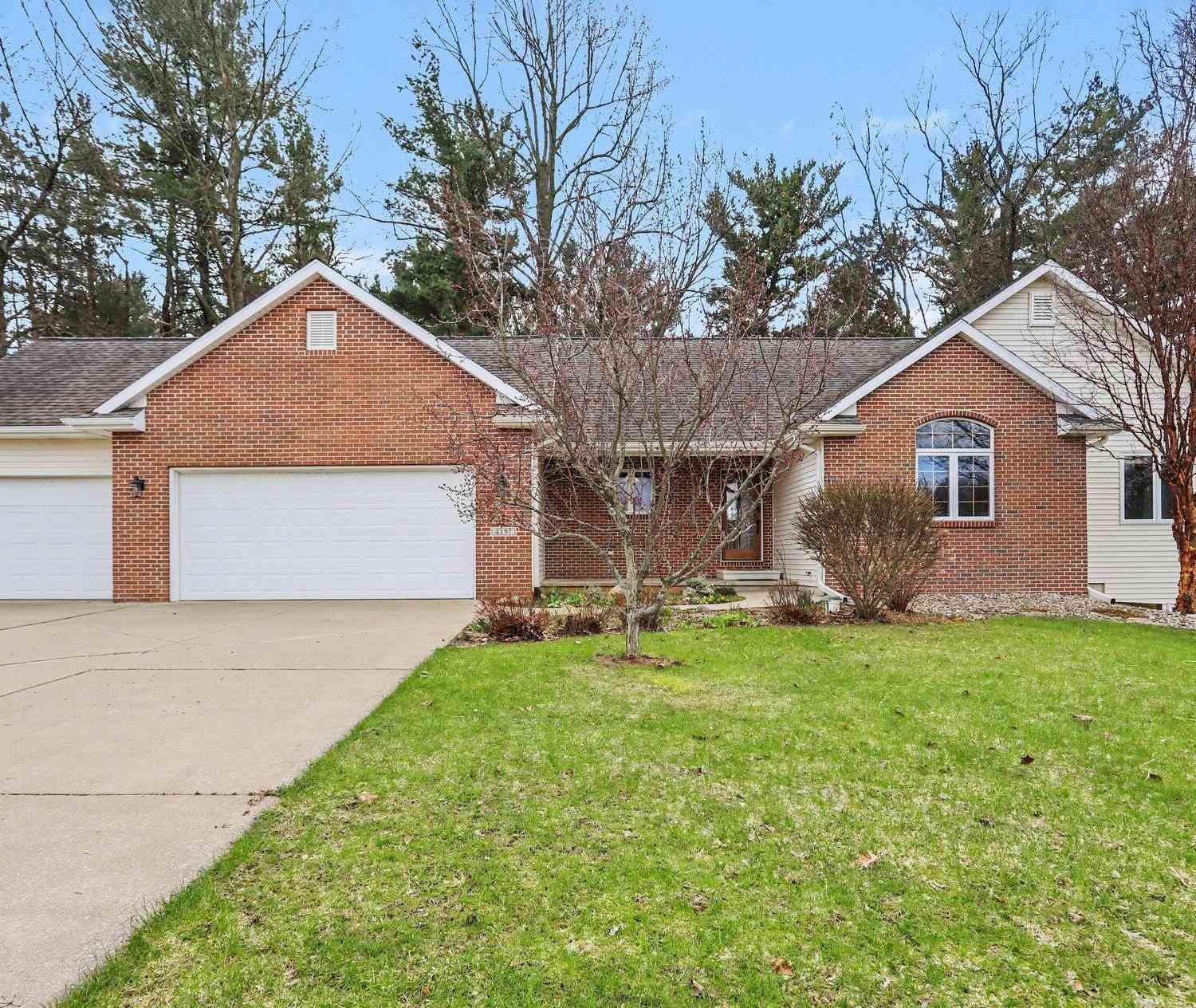 Homes For Sale - 4197 Stoney Hill Drive<br/> Kalamazoo, MI 49009