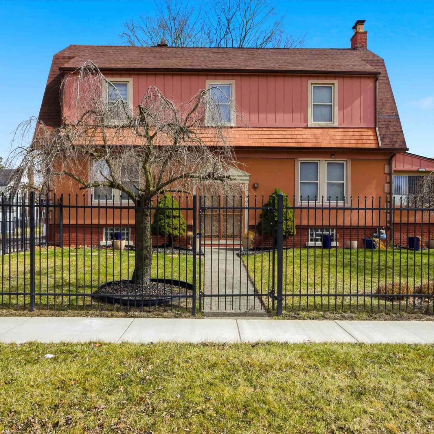 Homes For Sale - 17802 Berg Road<br/> Wayne County, Detroit, MI 48219