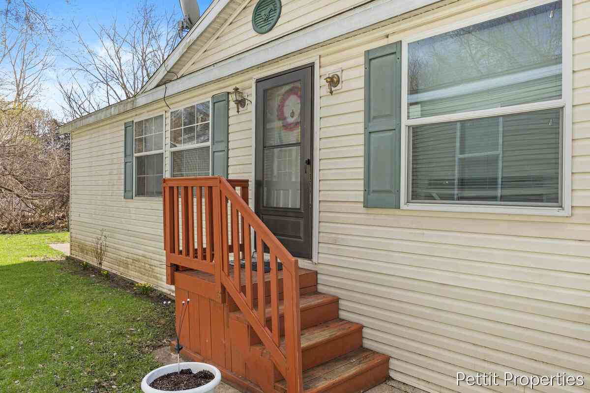 Mobile Home For Sale - 7062 Independence Lane<br/> Grand Rapids, MI 49548